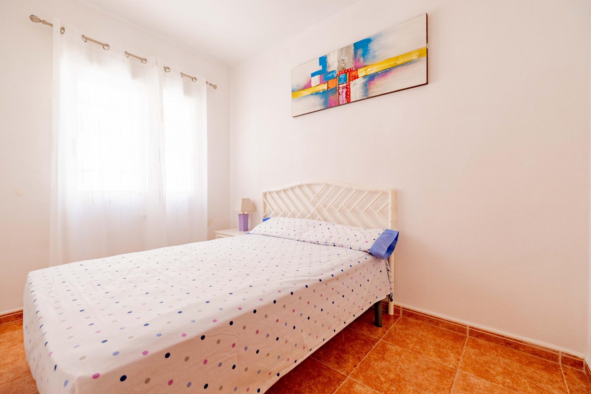 For sale - 3 Bedroom 2 Bathroom Apartment in Torrevieja - Playa De Los Locos  - Alicante