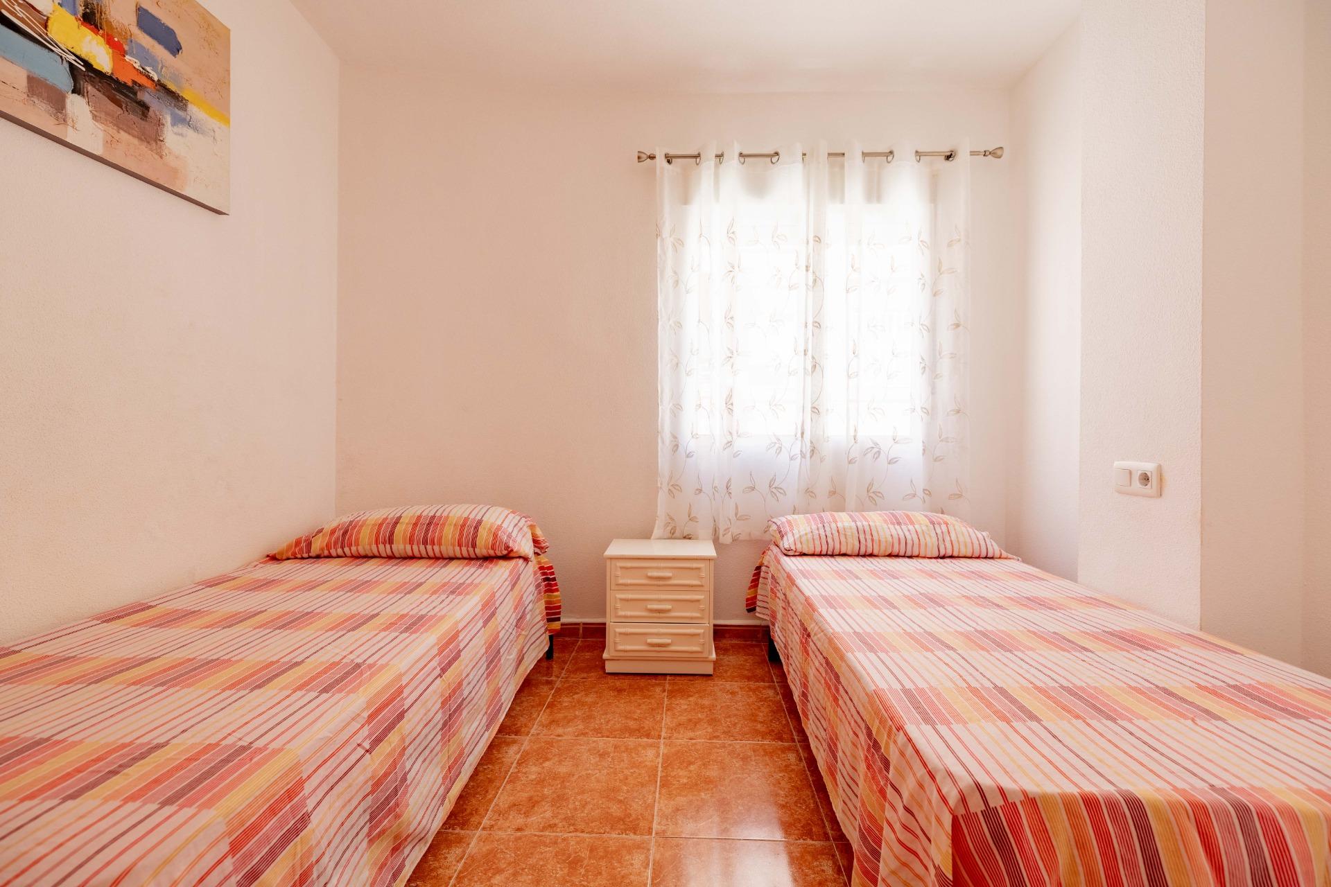 For sale - 3 Bedroom 2 Bathroom Apartment in Torrevieja - Playa De Los Locos  - Alicante