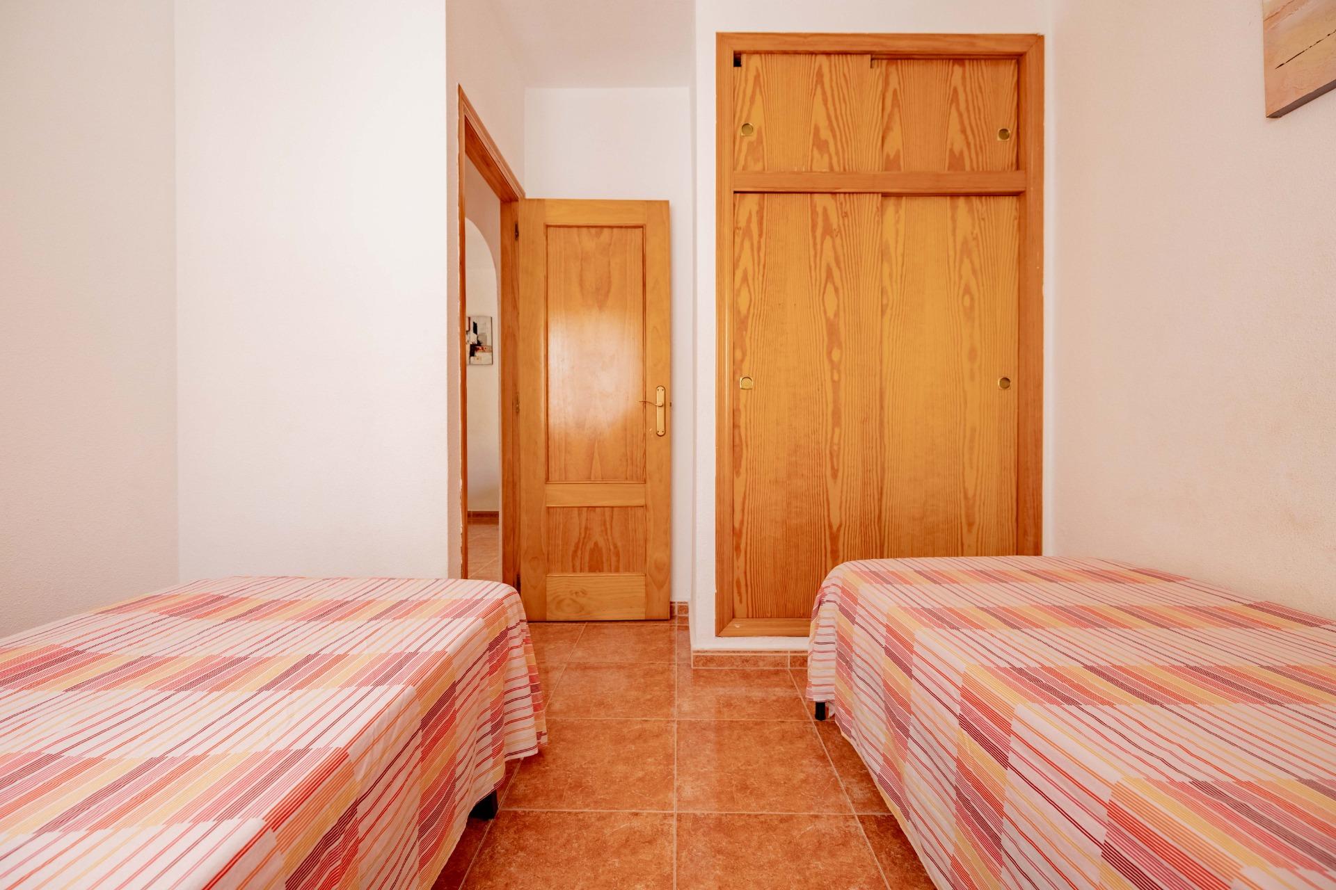 For sale - 3 Bedroom 2 Bathroom Apartment in Torrevieja - Playa De Los Locos  - Alicante