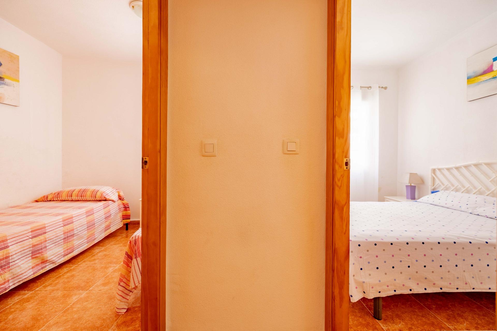 For sale - 3 Bedroom 2 Bathroom Apartment in Torrevieja - Playa De Los Locos  - Alicante