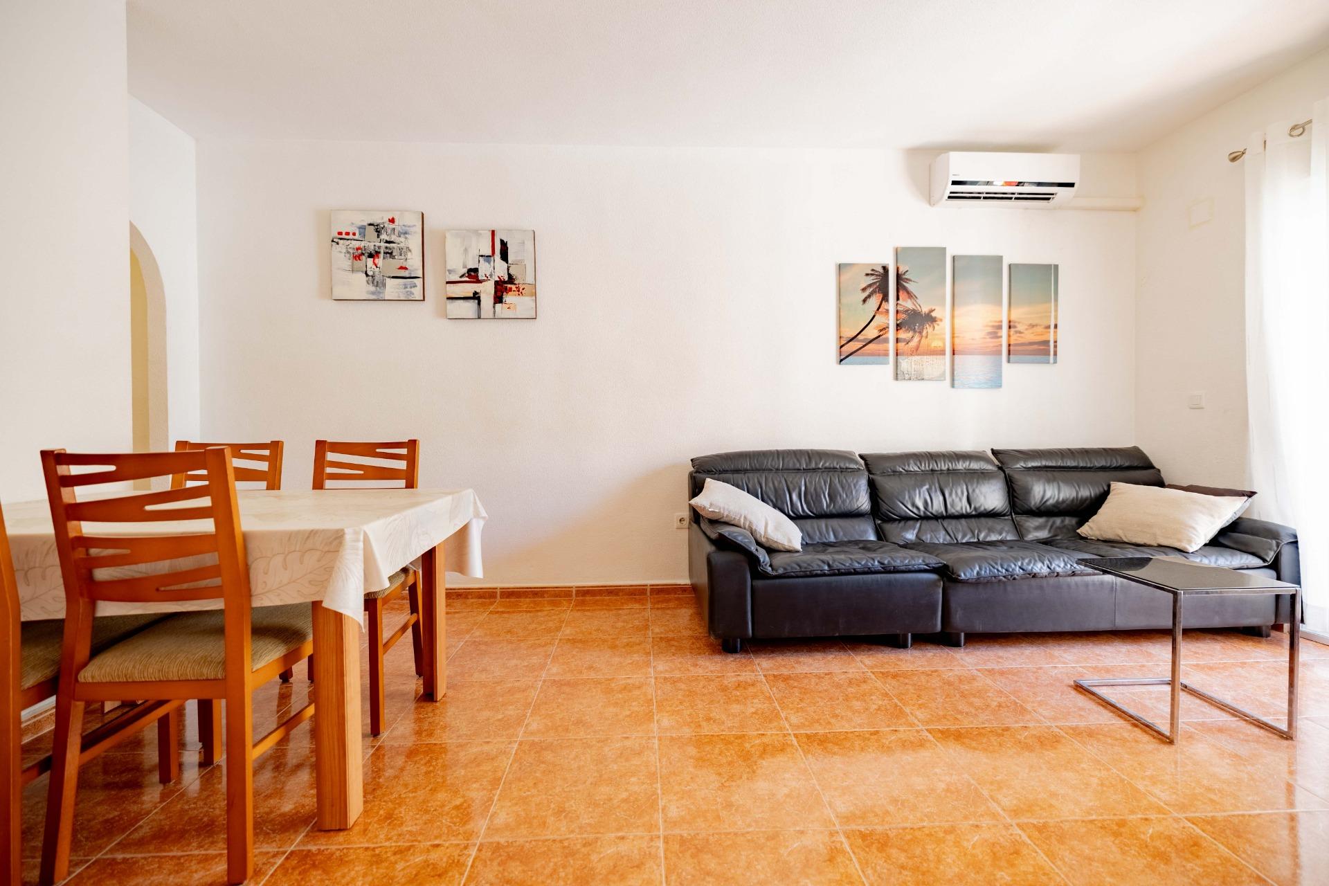 For sale - 3 Bedroom 2 Bathroom Apartment in Torrevieja - Playa De Los Locos  - Alicante