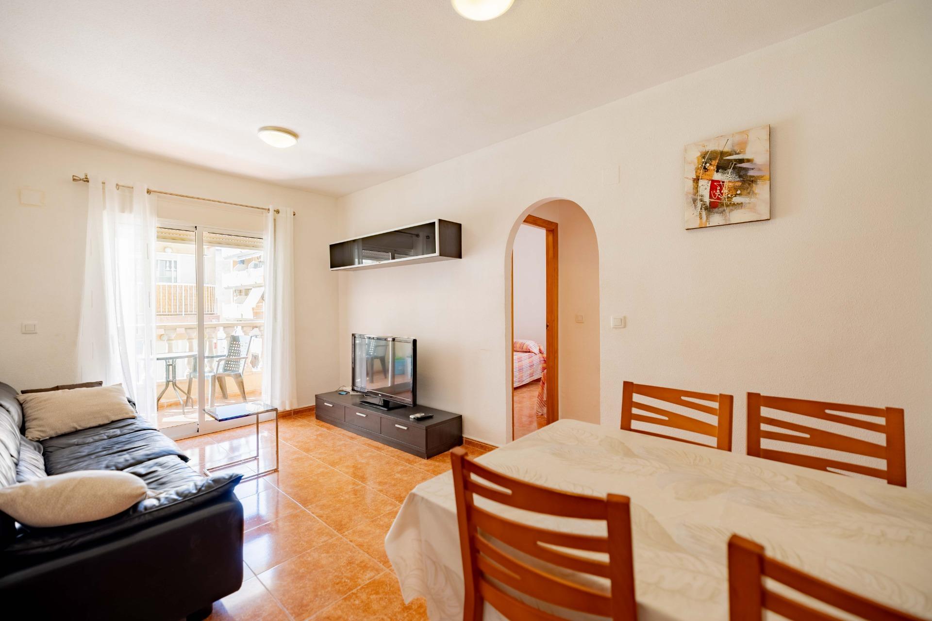 For sale - 3 Bedroom 2 Bathroom Apartment in Torrevieja - Playa De Los Locos  - Alicante