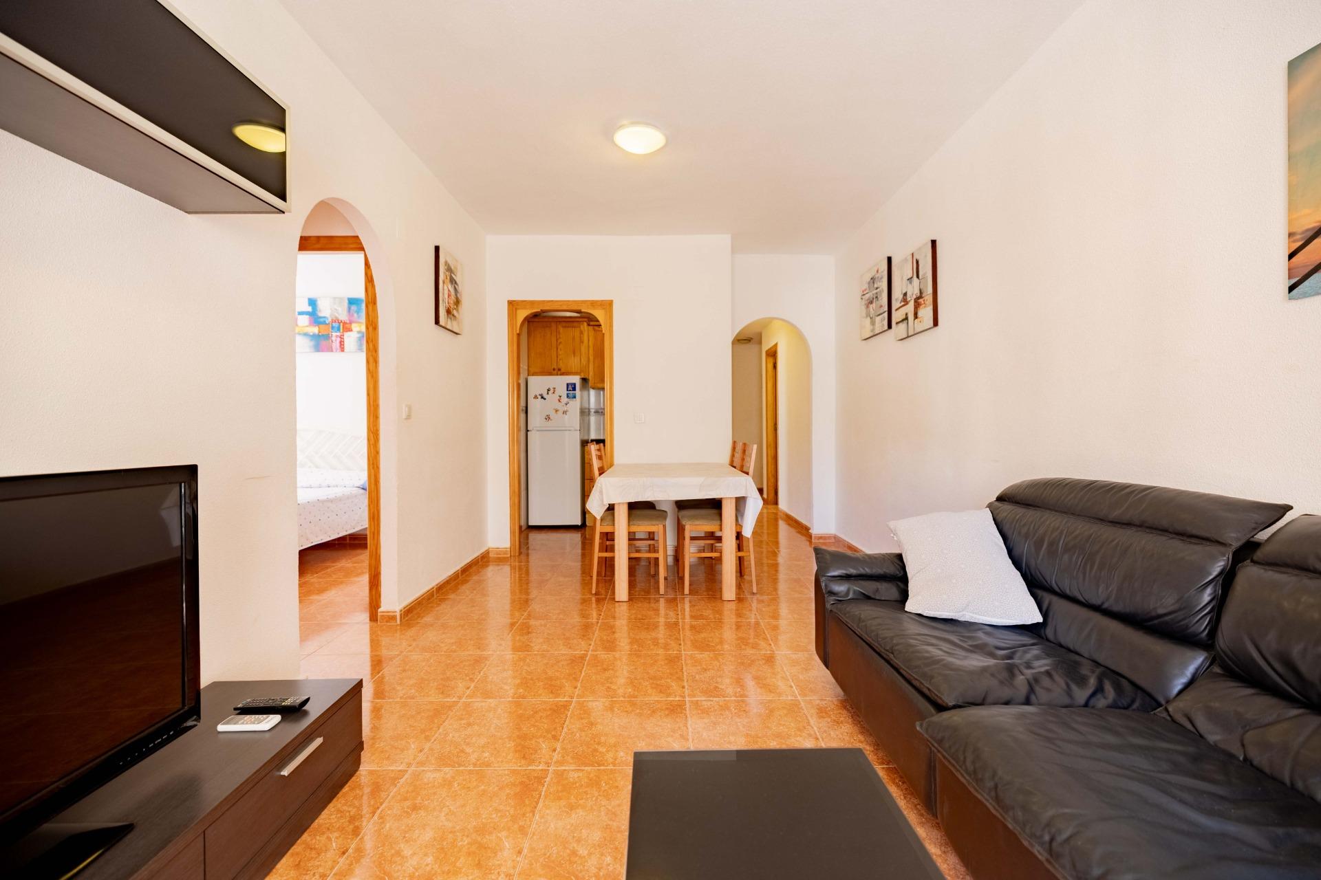 For sale - 3 Bedroom 2 Bathroom Apartment in Torrevieja - Playa De Los Locos  - Alicante