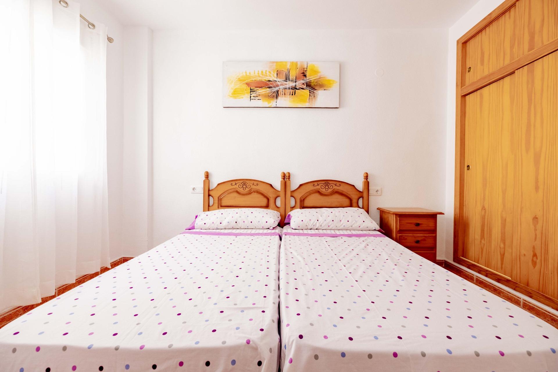 For sale - 3 Bedroom 2 Bathroom Apartment in Torrevieja - Playa De Los Locos  - Alicante
