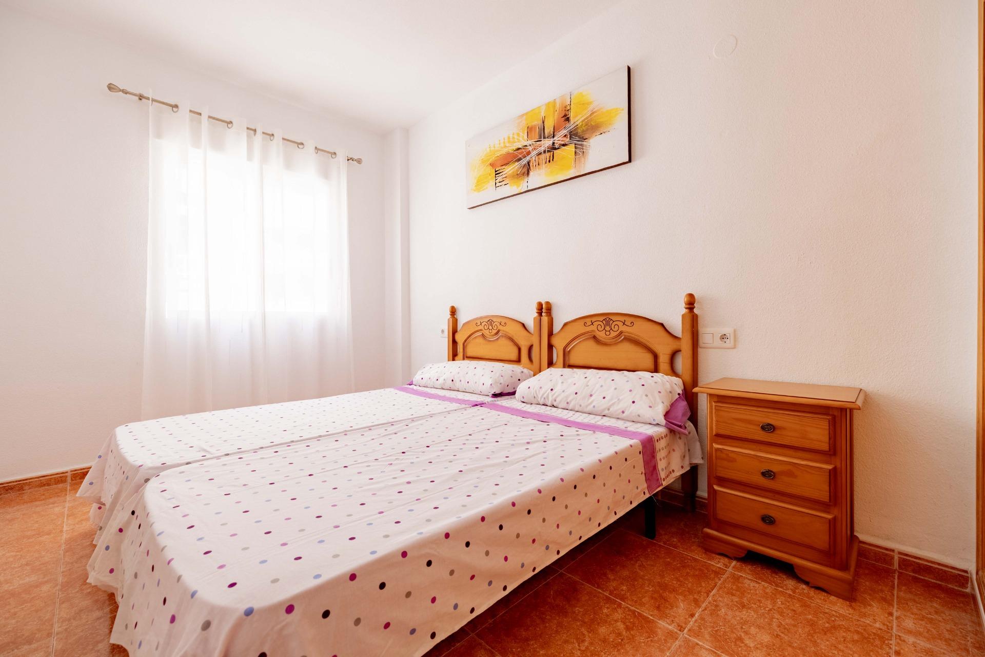 For sale - 3 Bedroom 2 Bathroom Apartment in Torrevieja - Playa De Los Locos  - Alicante