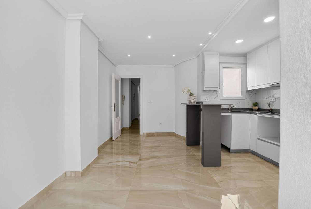 For sale - 2 Bedroom 1 Bathroom Apartment in Torrevieja - Costa Blanca  - Alicante