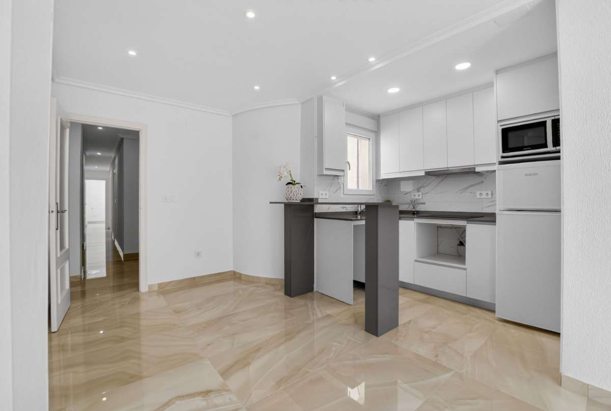 For sale - 2 Bedroom 1 Bathroom Apartment in Torrevieja - Costa Blanca  - Alicante