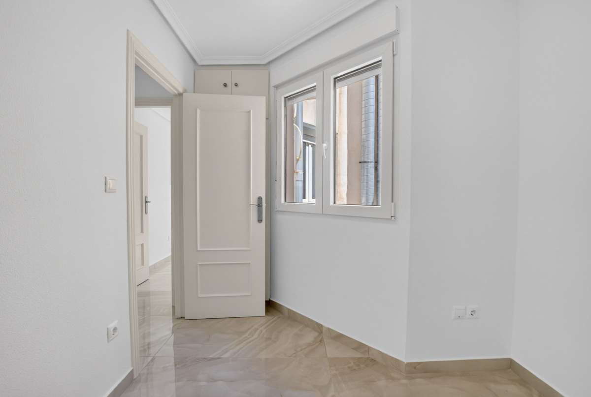 For sale - 2 Bedroom 1 Bathroom Apartment in Torrevieja - Costa Blanca  - Alicante
