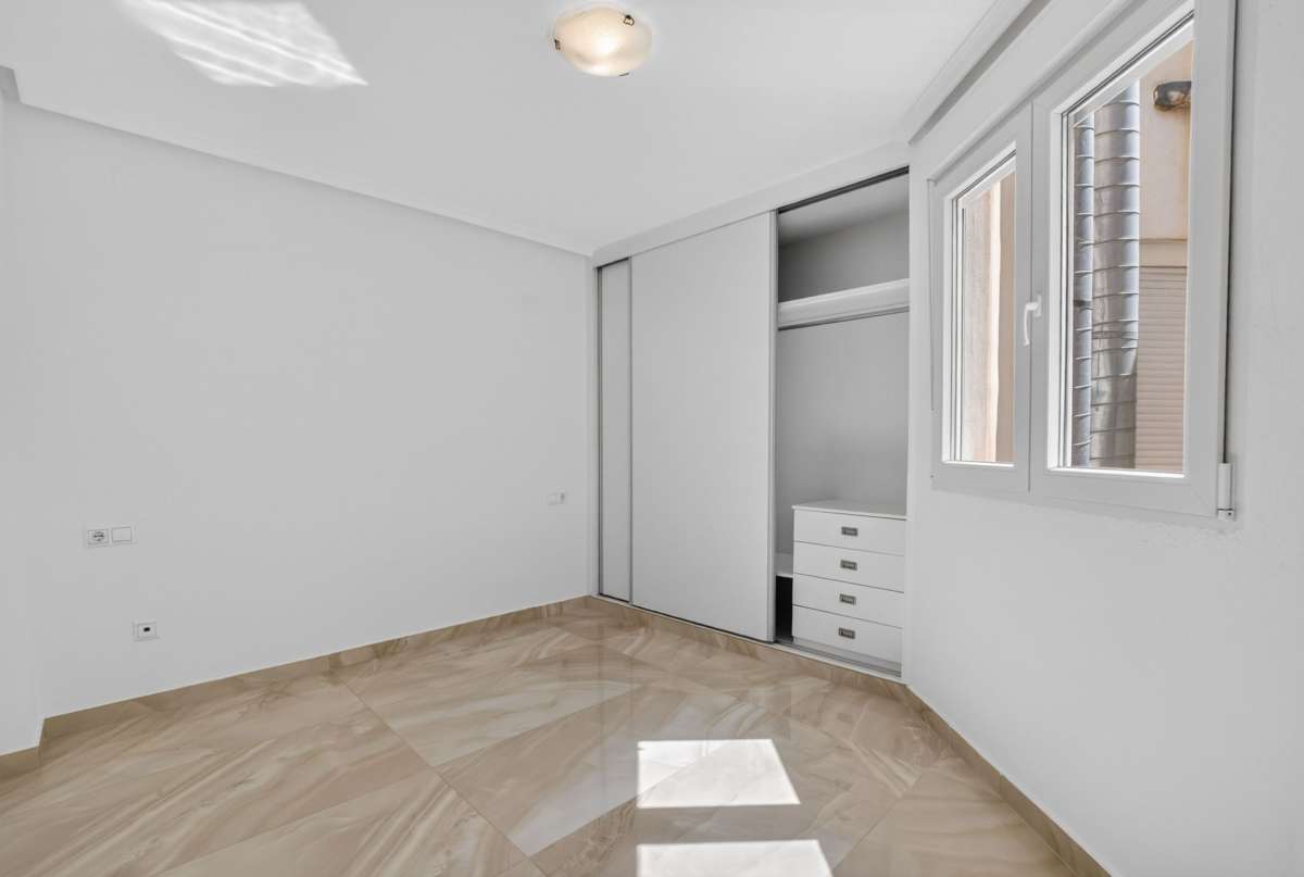 For sale - 2 Bedroom 1 Bathroom Apartment in Torrevieja - Costa Blanca  - Alicante