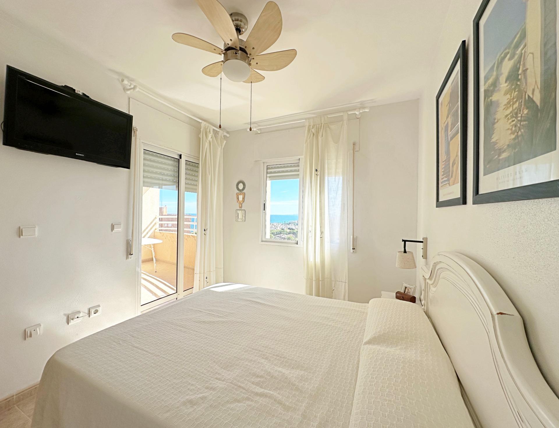 For sale - 2 Bedroom 1 Bathroom Apartment in Orihuela Costa - Campoamor  - Alicante
