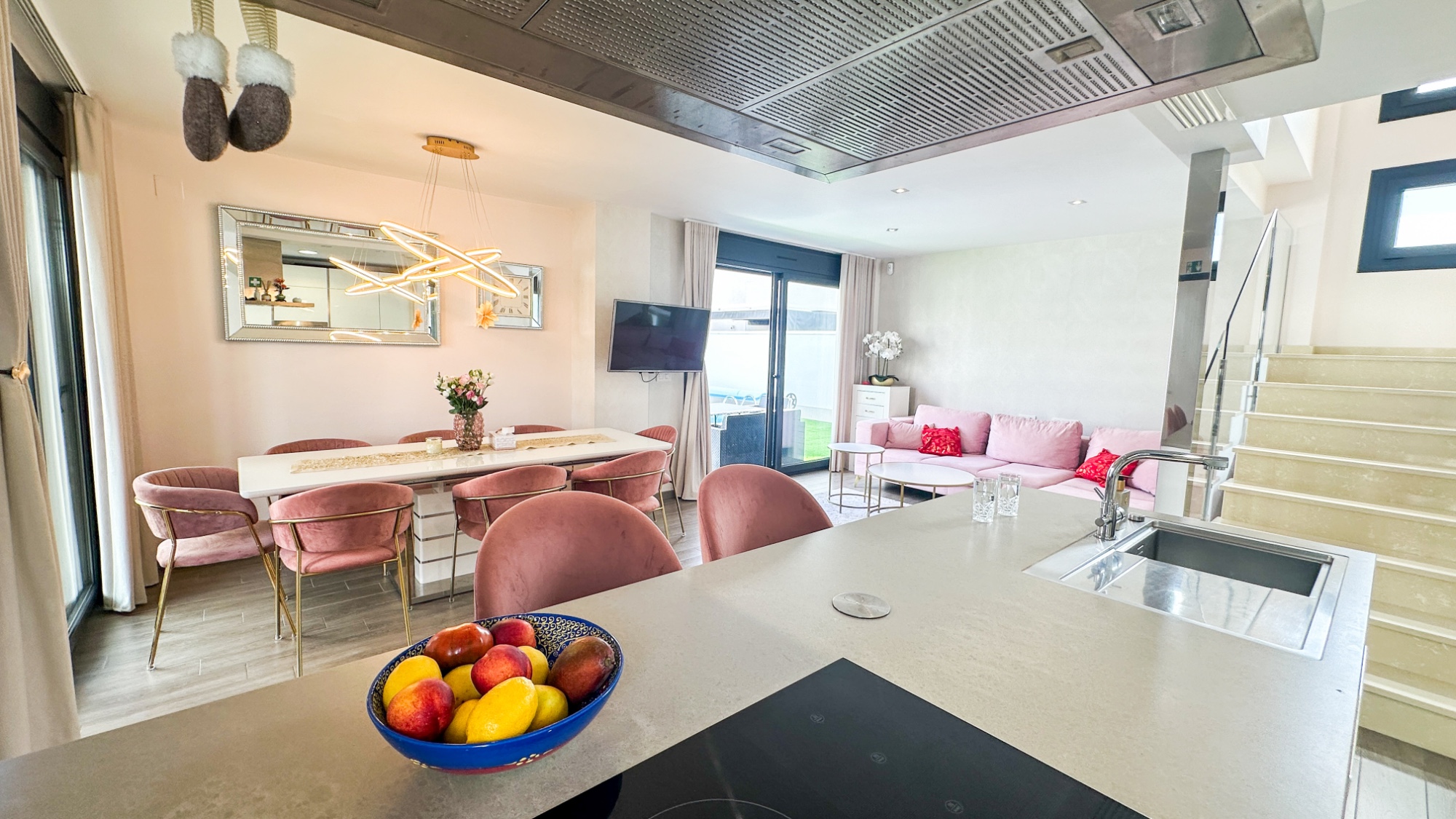 For sale - 5 Bedroom 3 Bathroom Villa in Torrevieja - Costa Blanca  - Alicante