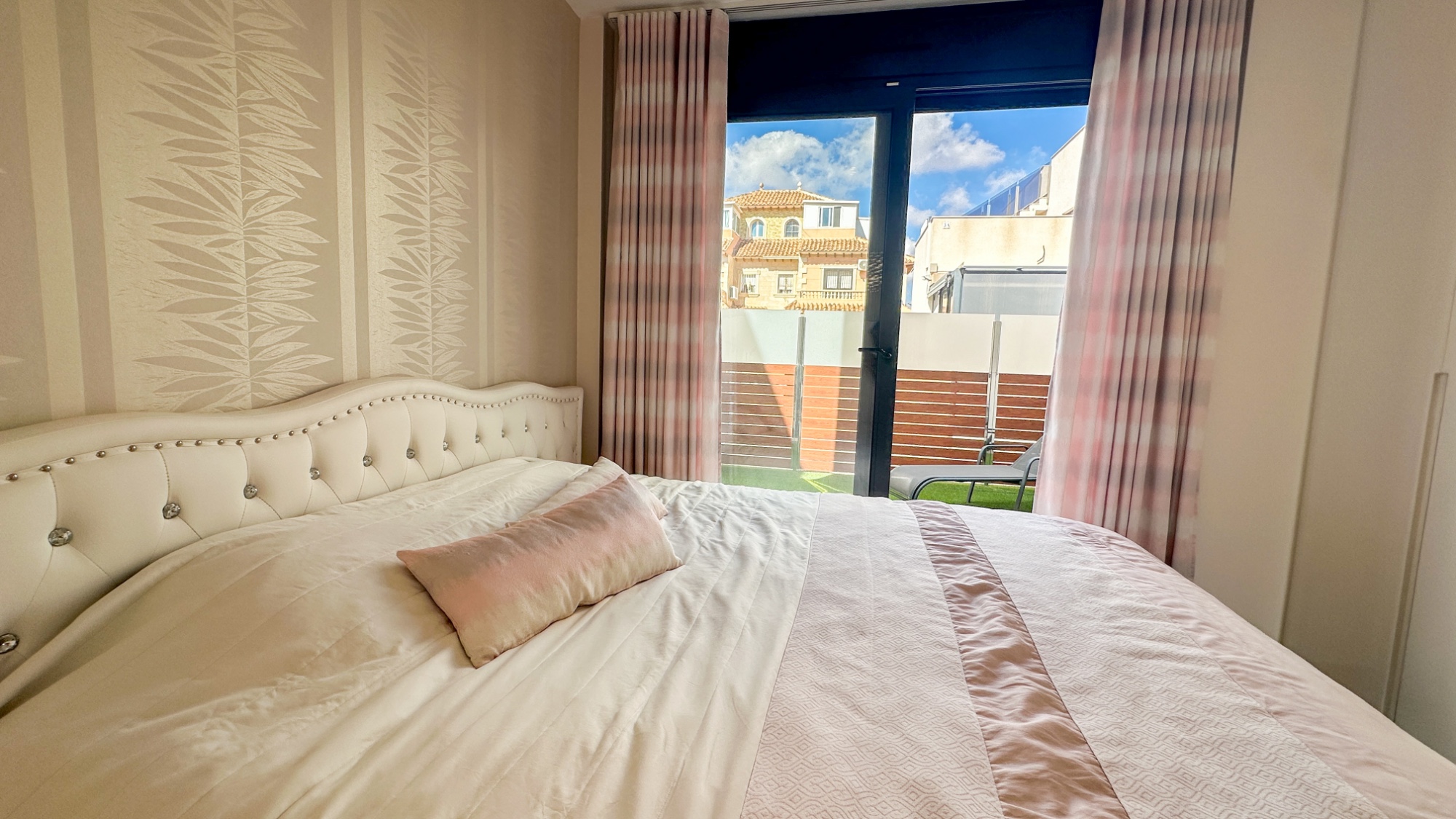 For sale - 5 Bedroom 3 Bathroom Villa in Torrevieja - Costa Blanca  - Alicante