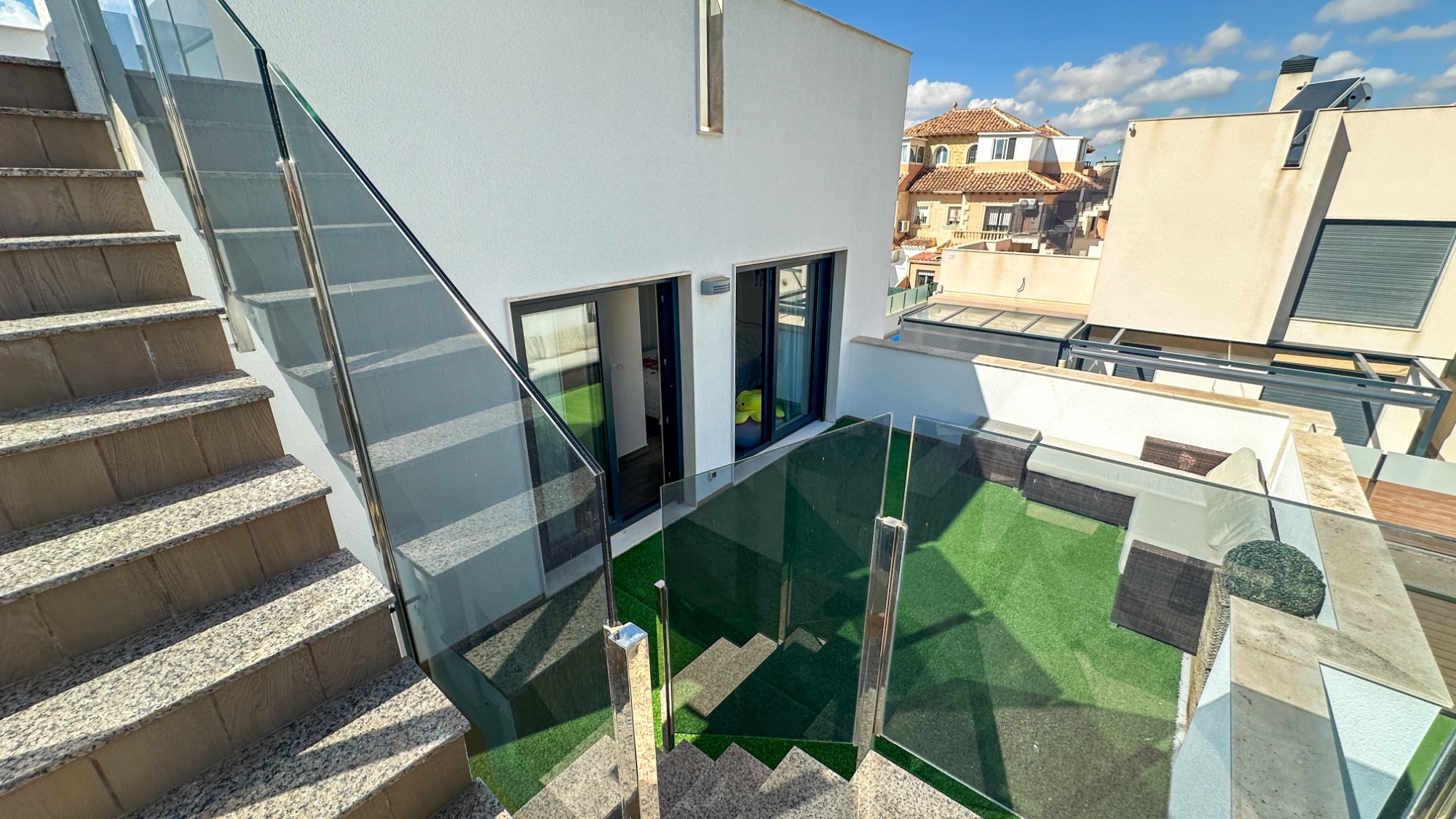 For sale - 5 Bedroom 3 Bathroom Villa in Torrevieja - Costa Blanca  - Alicante