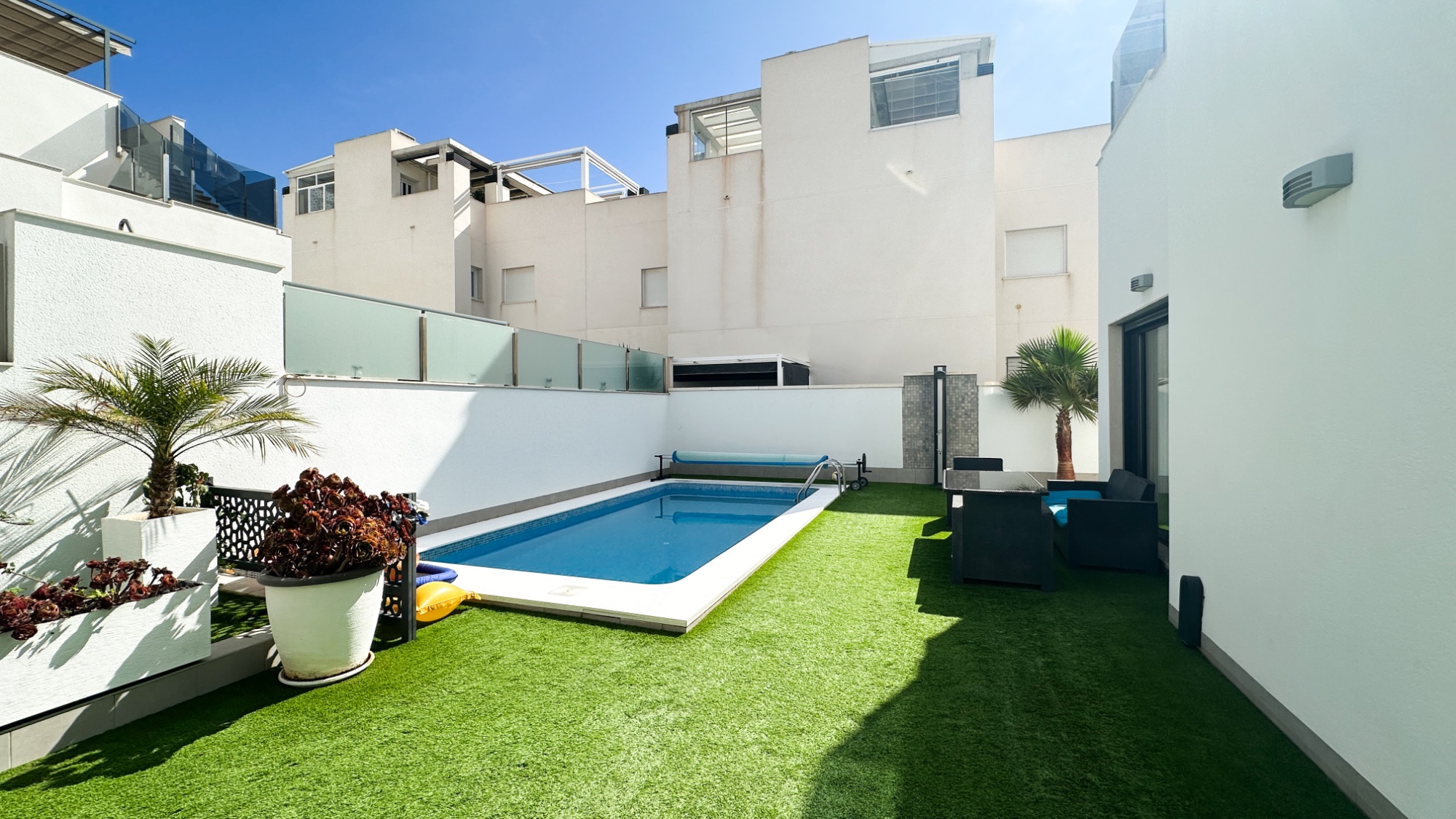 For sale - 5 Bedroom 3 Bathroom Villa in Torrevieja - Costa Blanca  - Alicante