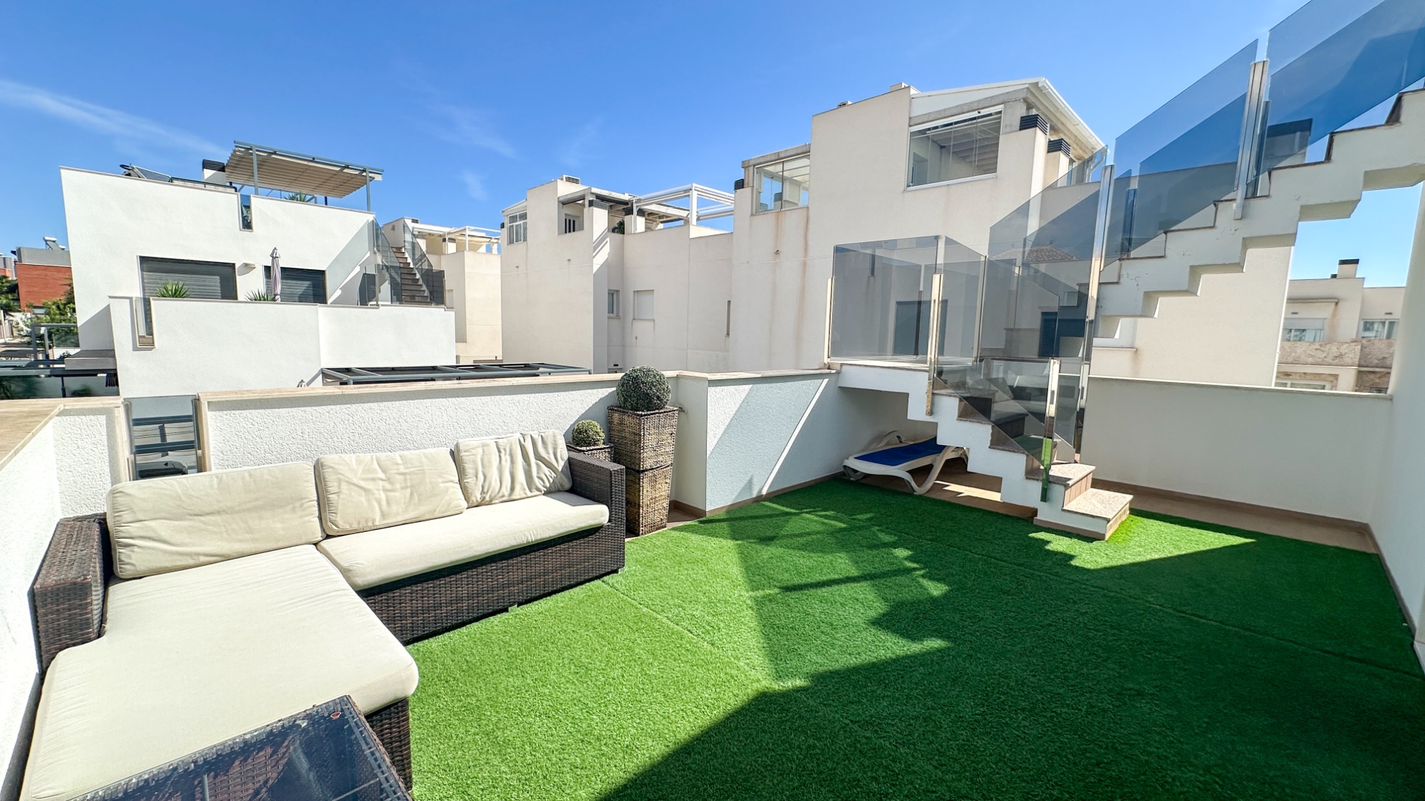 For sale - 5 Bedroom 3 Bathroom Villa in Torrevieja - Costa Blanca  - Alicante