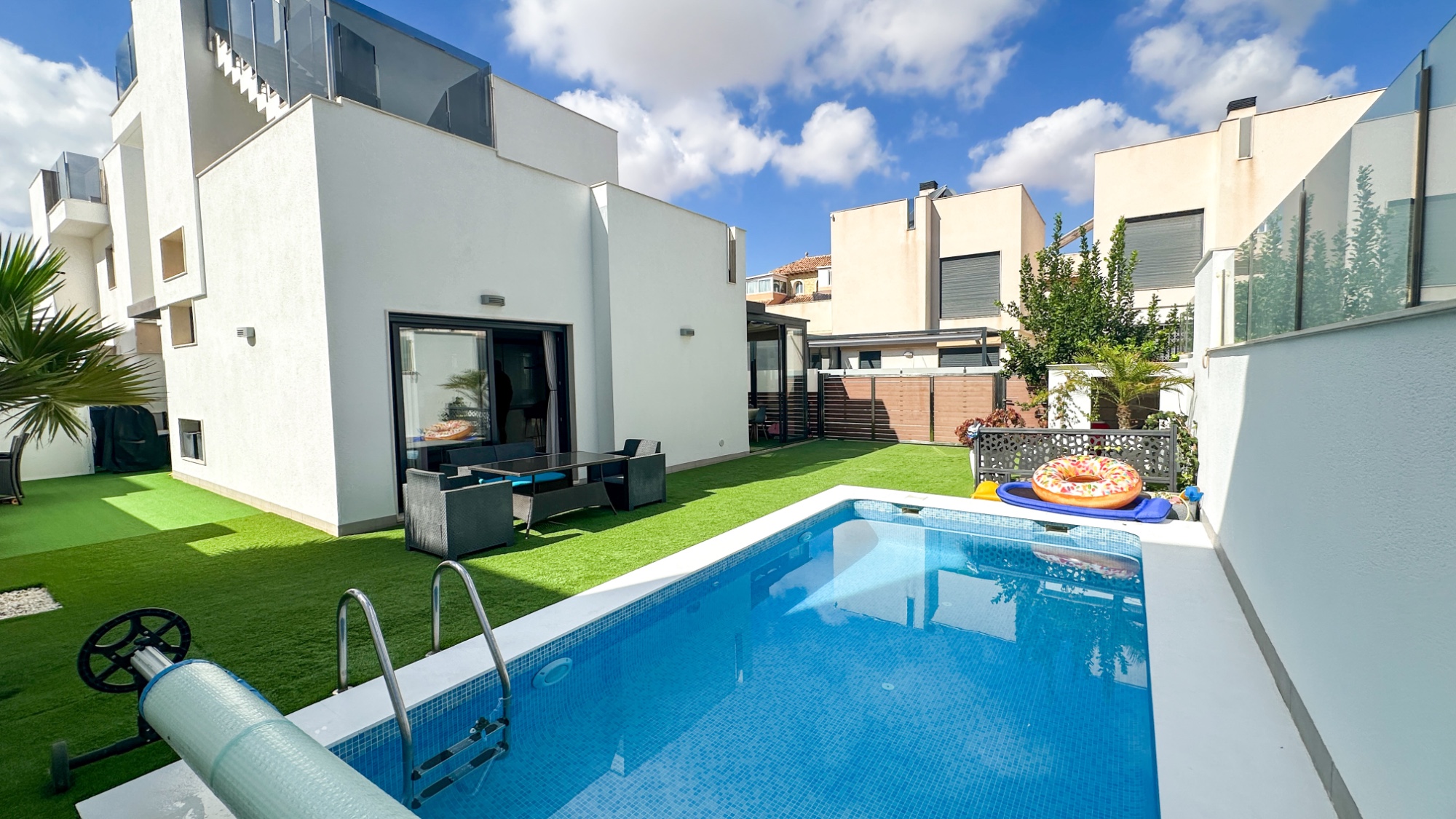 For sale - 5 Bedroom 3 Bathroom Villa in Torrevieja - Costa Blanca  - Alicante