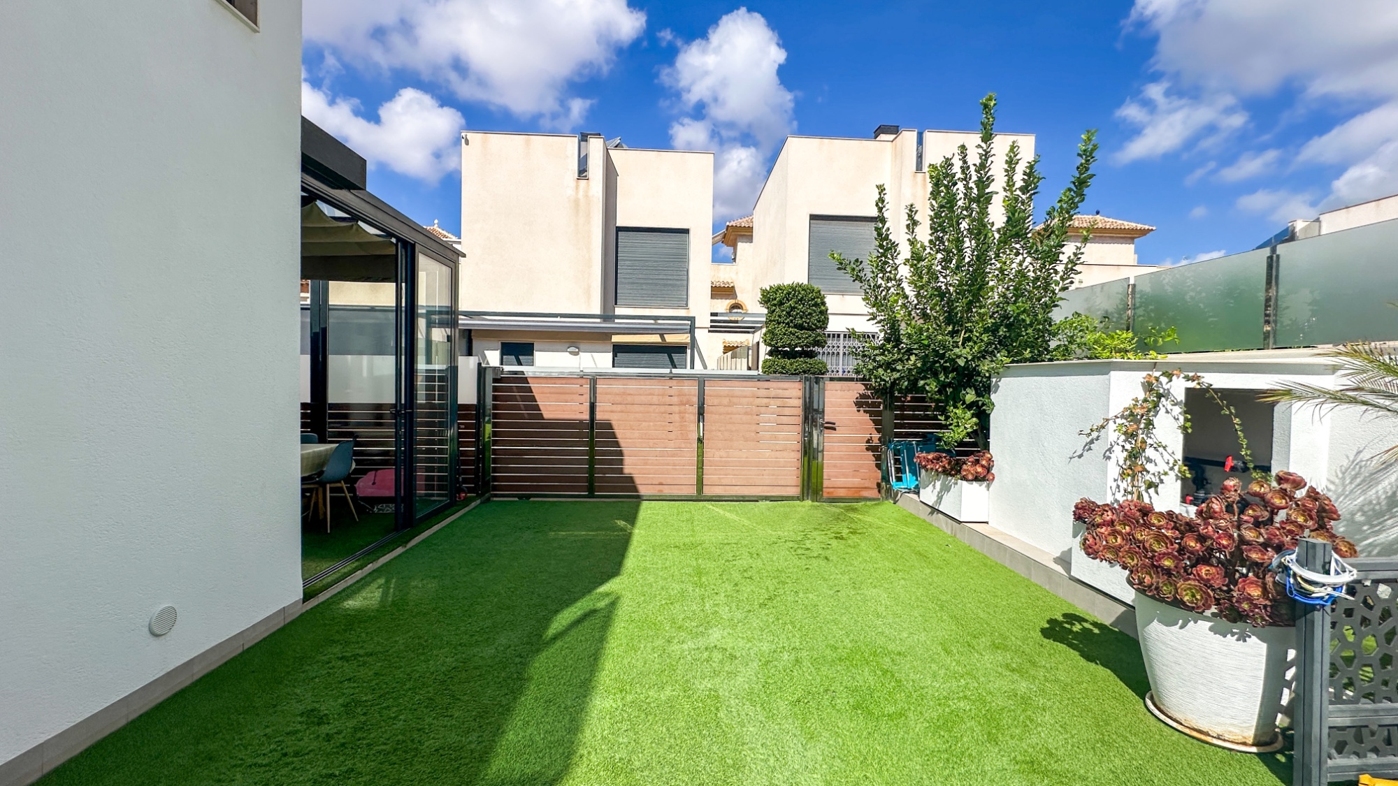 For sale - 5 Bedroom 3 Bathroom Villa in Torrevieja - Costa Blanca  - Alicante