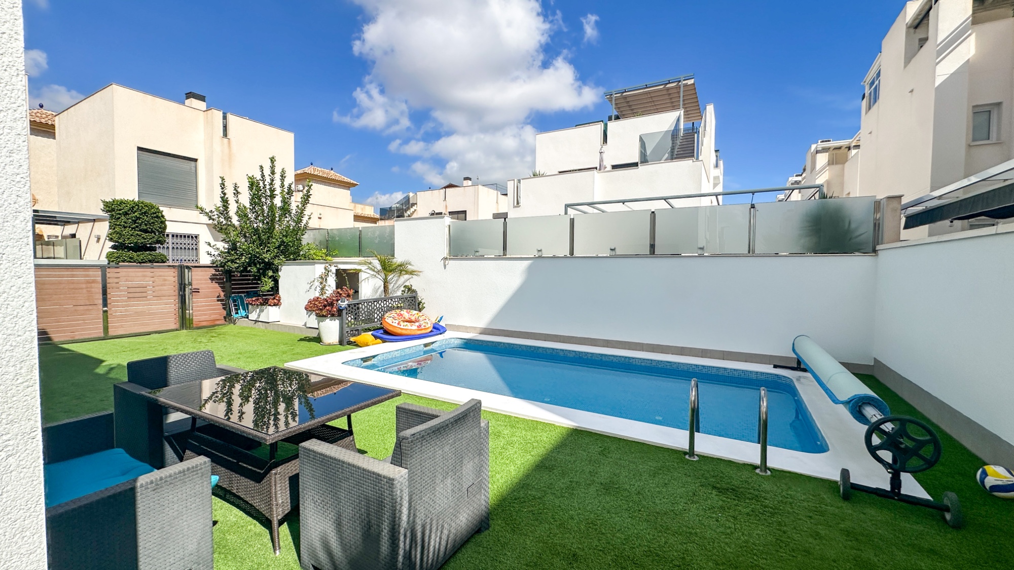 For sale - 5 Bedroom 3 Bathroom Villa in Torrevieja - Costa Blanca  - Alicante