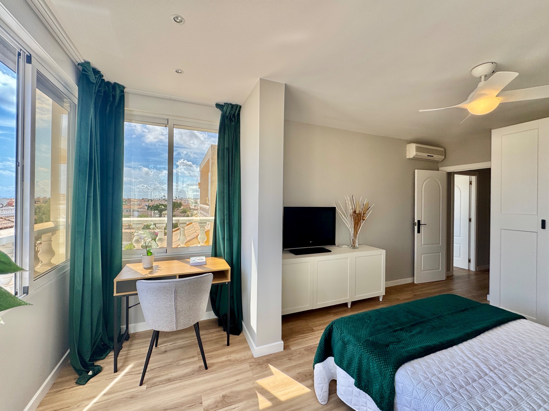 For sale - 3 Bedroom 2 Bathroom Town House in Orihuela Costa - Costa Blanca  - Alicante