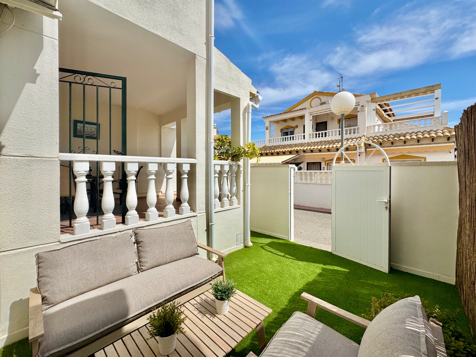 For sale - 3 Bedroom 2 Bathroom Town House in Orihuela Costa - Costa Blanca  - Alicante
