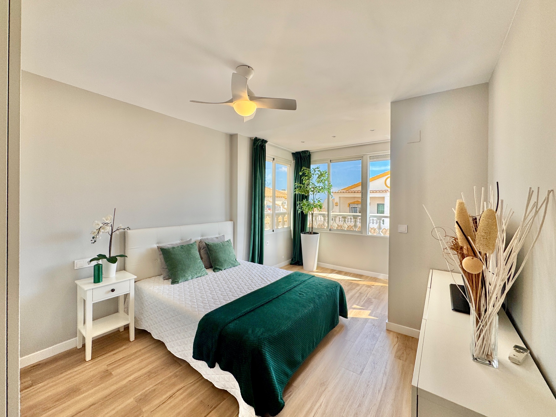 For sale - 3 Bedroom 2 Bathroom Town House in Orihuela Costa - Costa Blanca  - Alicante