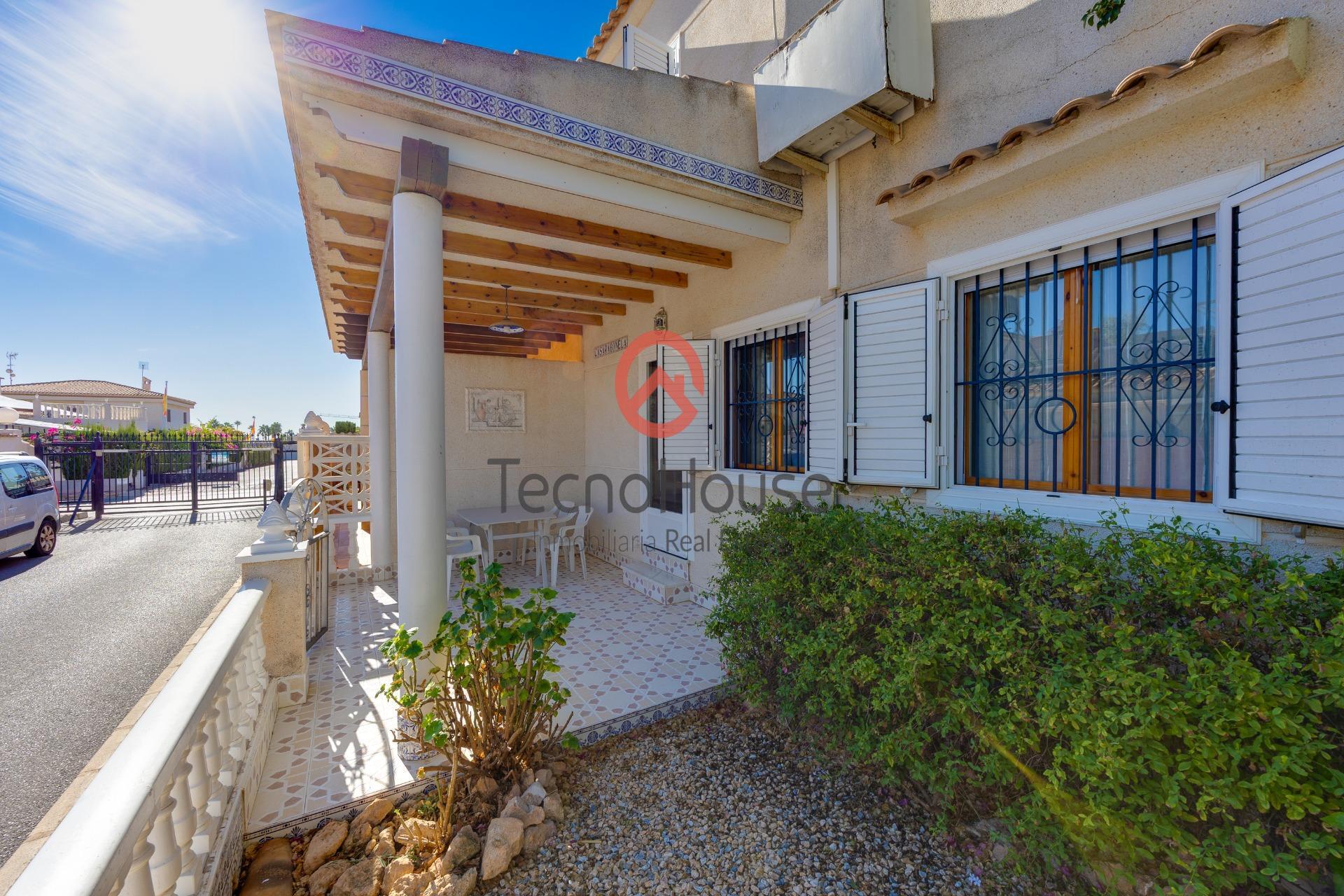 For sale - 3 Bedroom 3 Bathroom Semi Detached in Orihuela Costa - Playa Flamenca  - Alicante