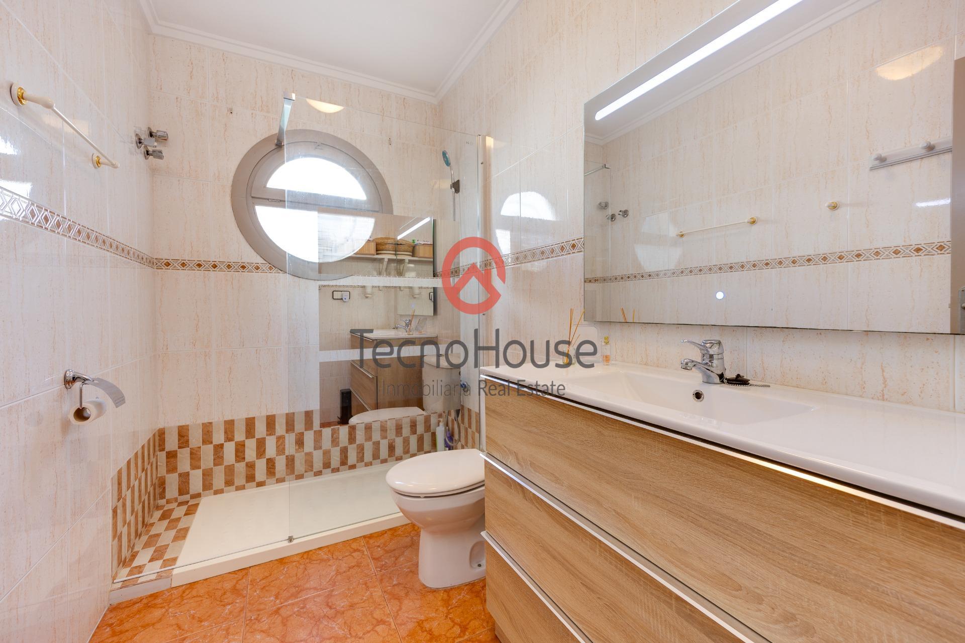 For sale - 3 Bedroom 3 Bathroom Semi Detached in Orihuela Costa - Playa Flamenca  - Alicante