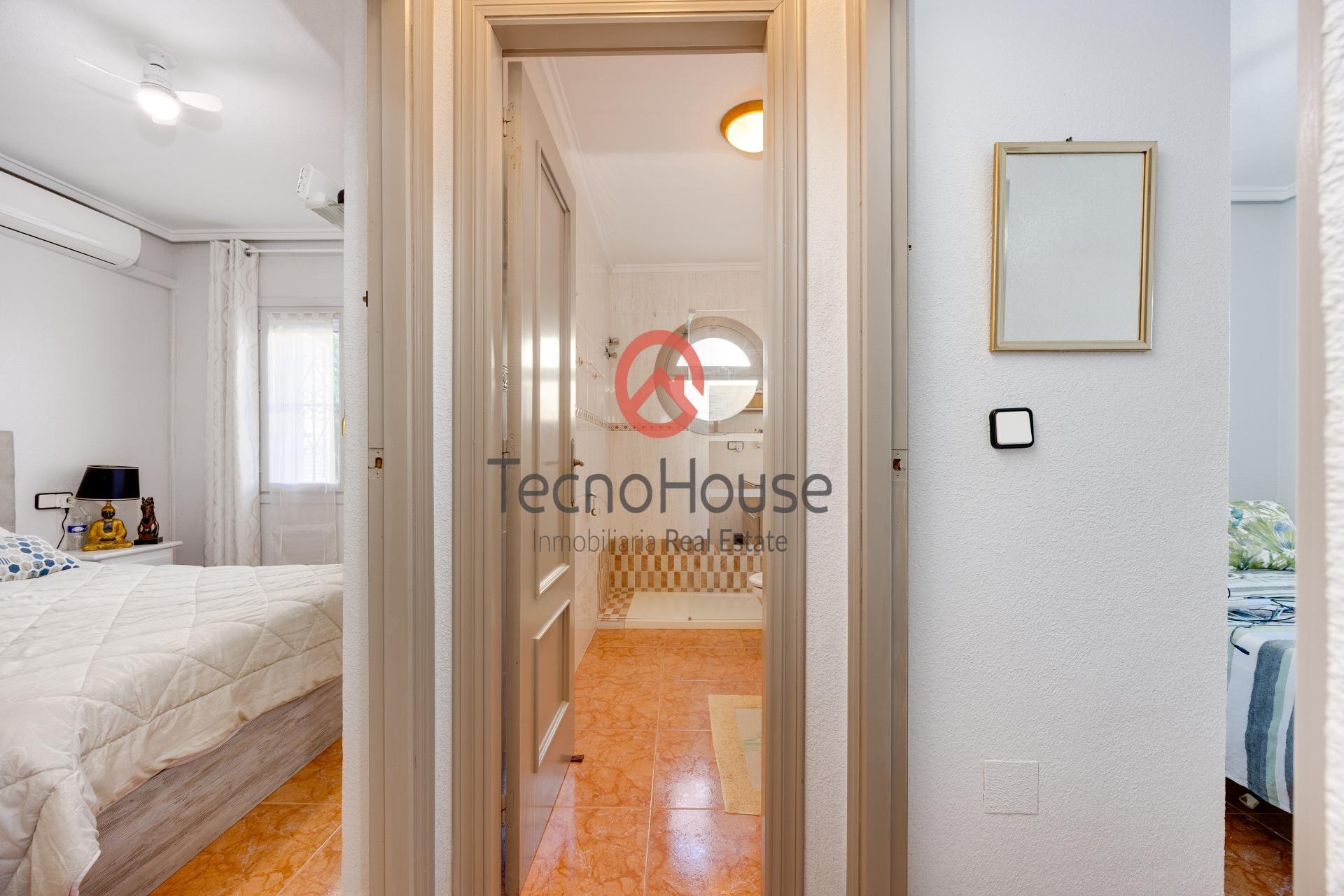 For sale - 3 Bedroom 3 Bathroom Semi Detached in Orihuela Costa - Playa Flamenca  - Alicante