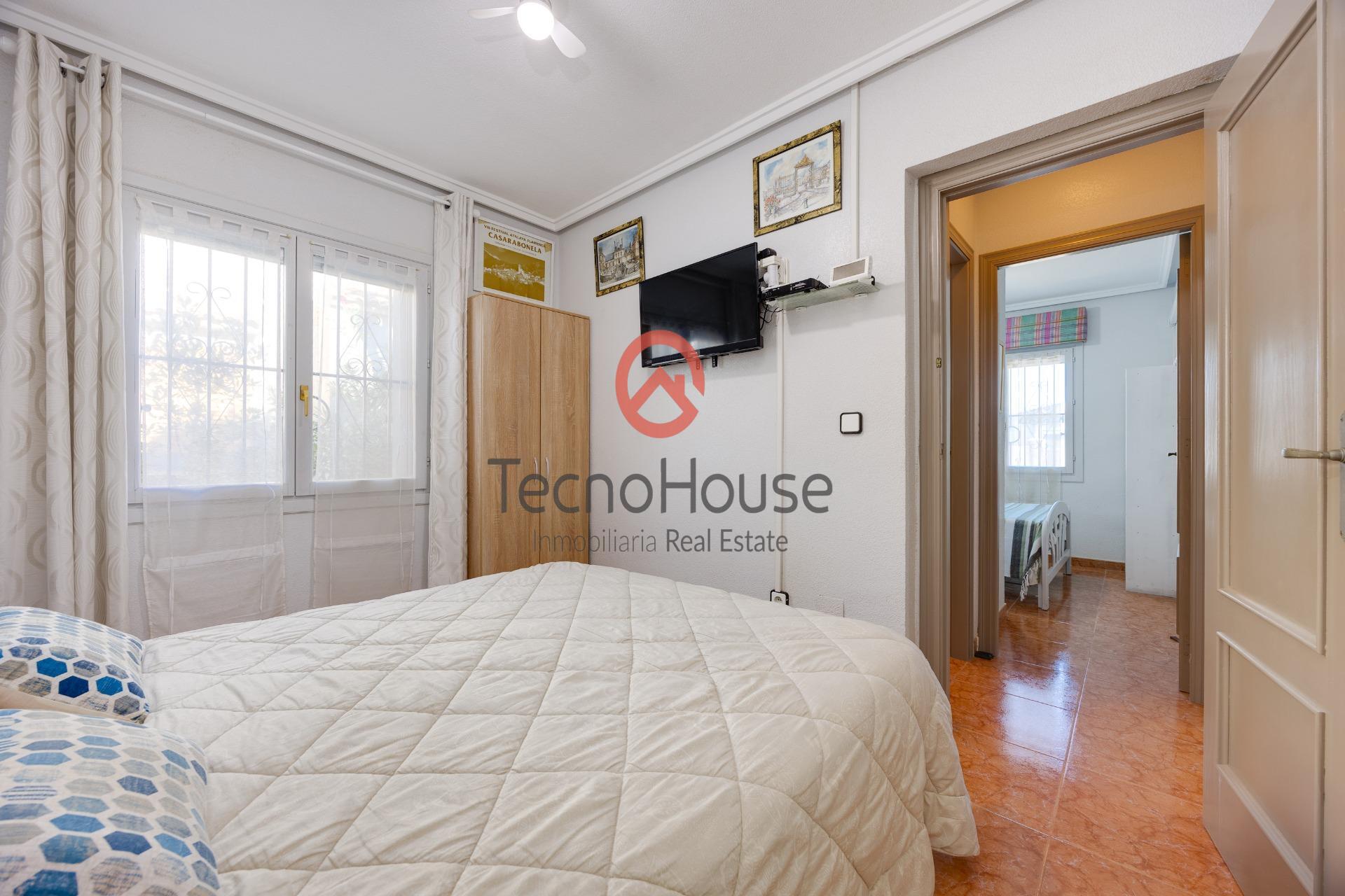 For sale - 3 Bedroom 3 Bathroom Semi Detached in Orihuela Costa - Playa Flamenca  - Alicante