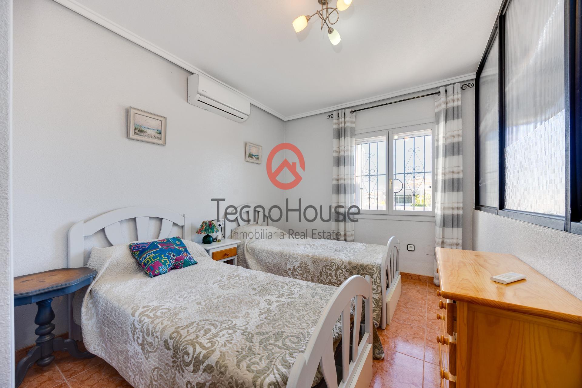 For sale - 3 Bedroom 3 Bathroom Semi Detached in Orihuela Costa - Playa Flamenca  - Alicante