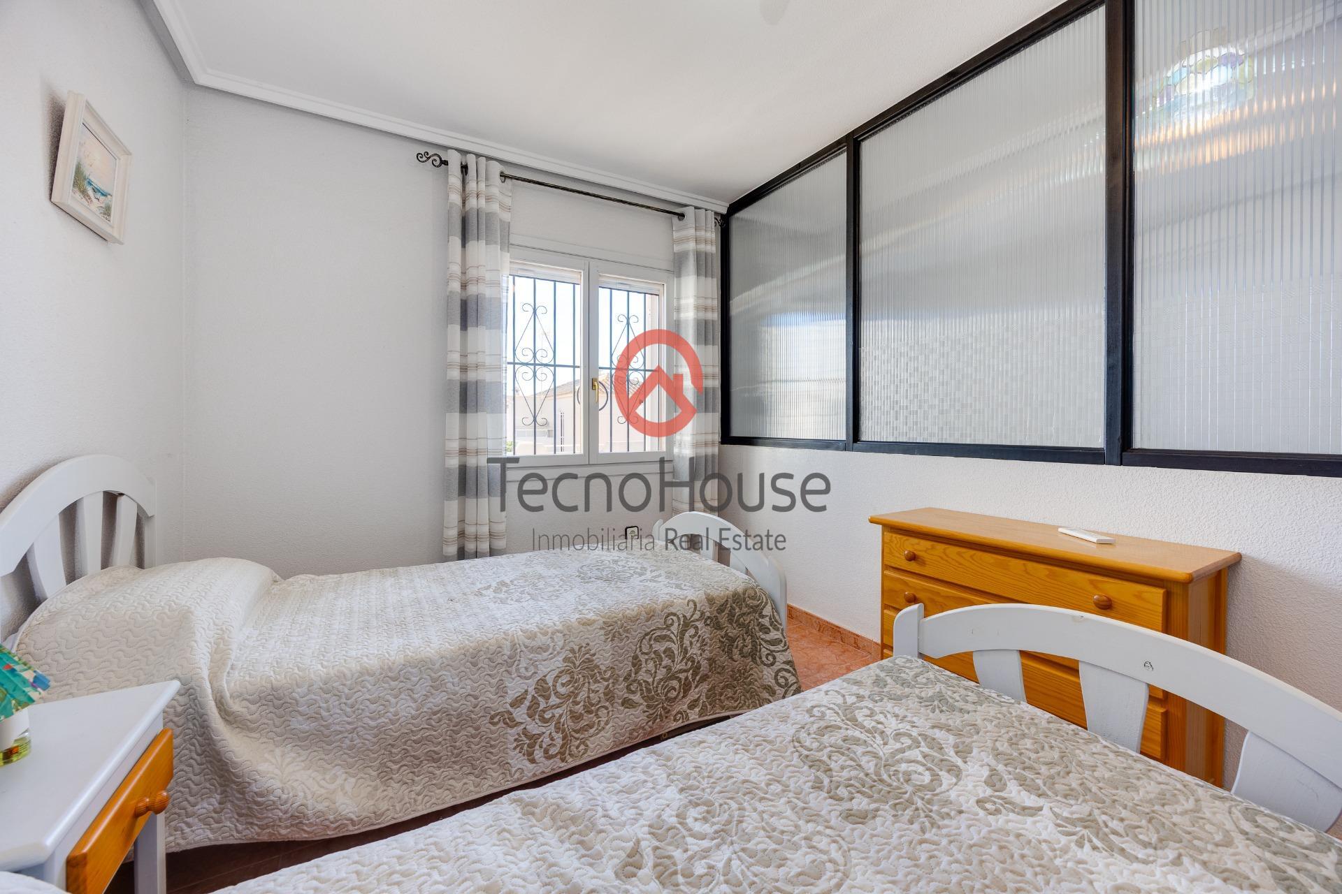 For sale - 3 Bedroom 3 Bathroom Semi Detached in Orihuela Costa - Playa Flamenca  - Alicante