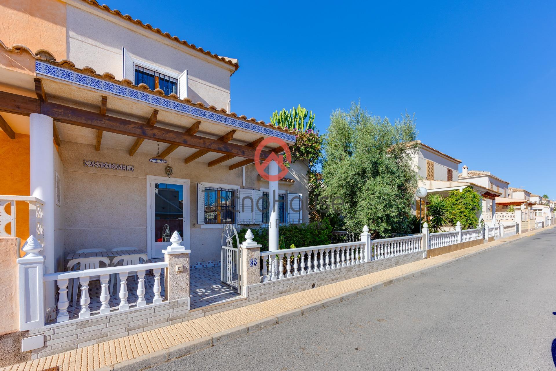 For sale - 3 Bedroom 3 Bathroom Semi Detached in Orihuela Costa - Playa Flamenca  - Alicante