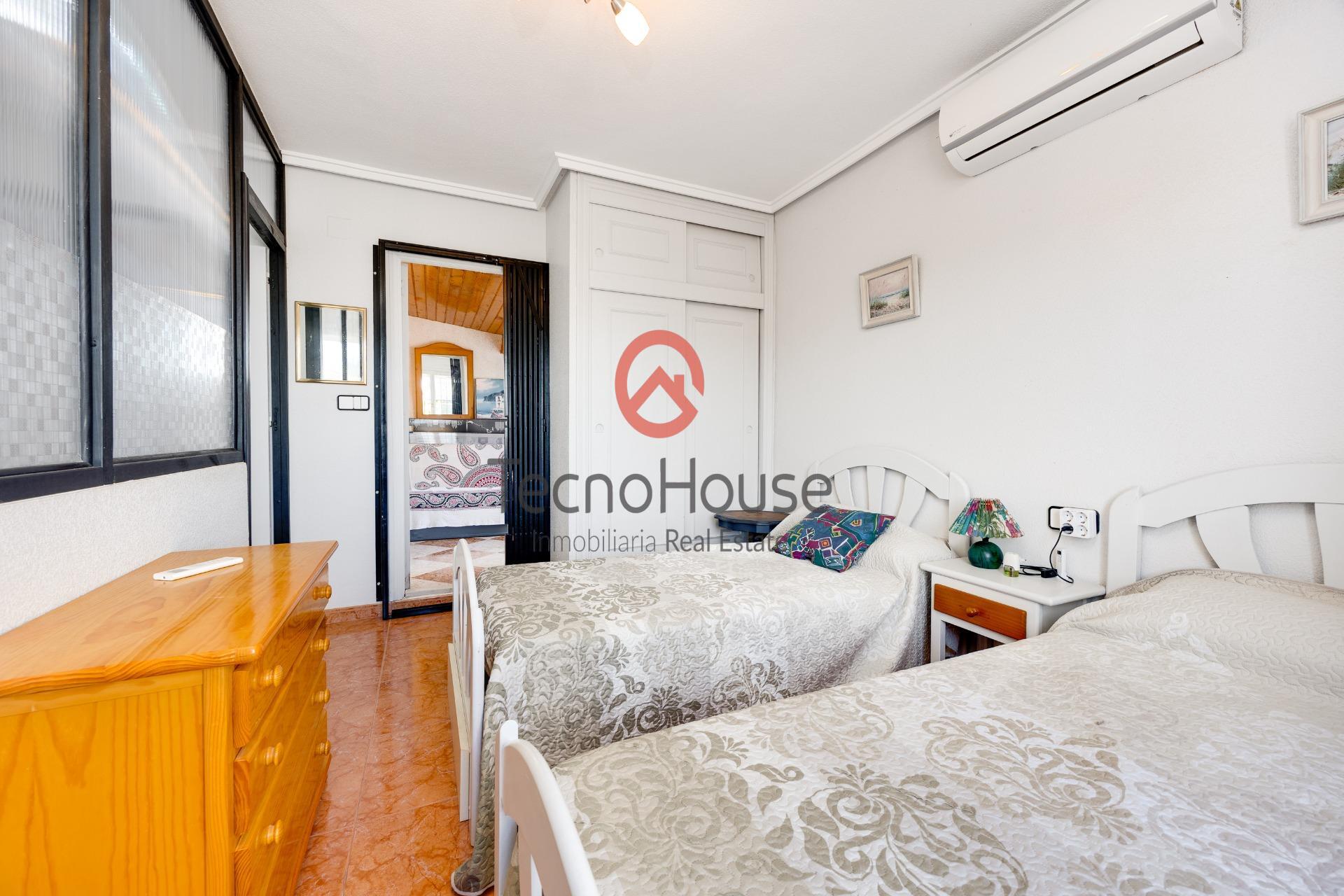 For sale - 3 Bedroom 3 Bathroom Semi Detached in Orihuela Costa - Playa Flamenca  - Alicante