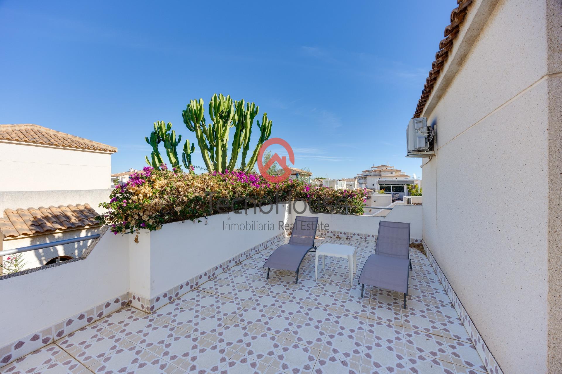 For sale - 3 Bedroom 3 Bathroom Semi Detached in Orihuela Costa - Playa Flamenca  - Alicante