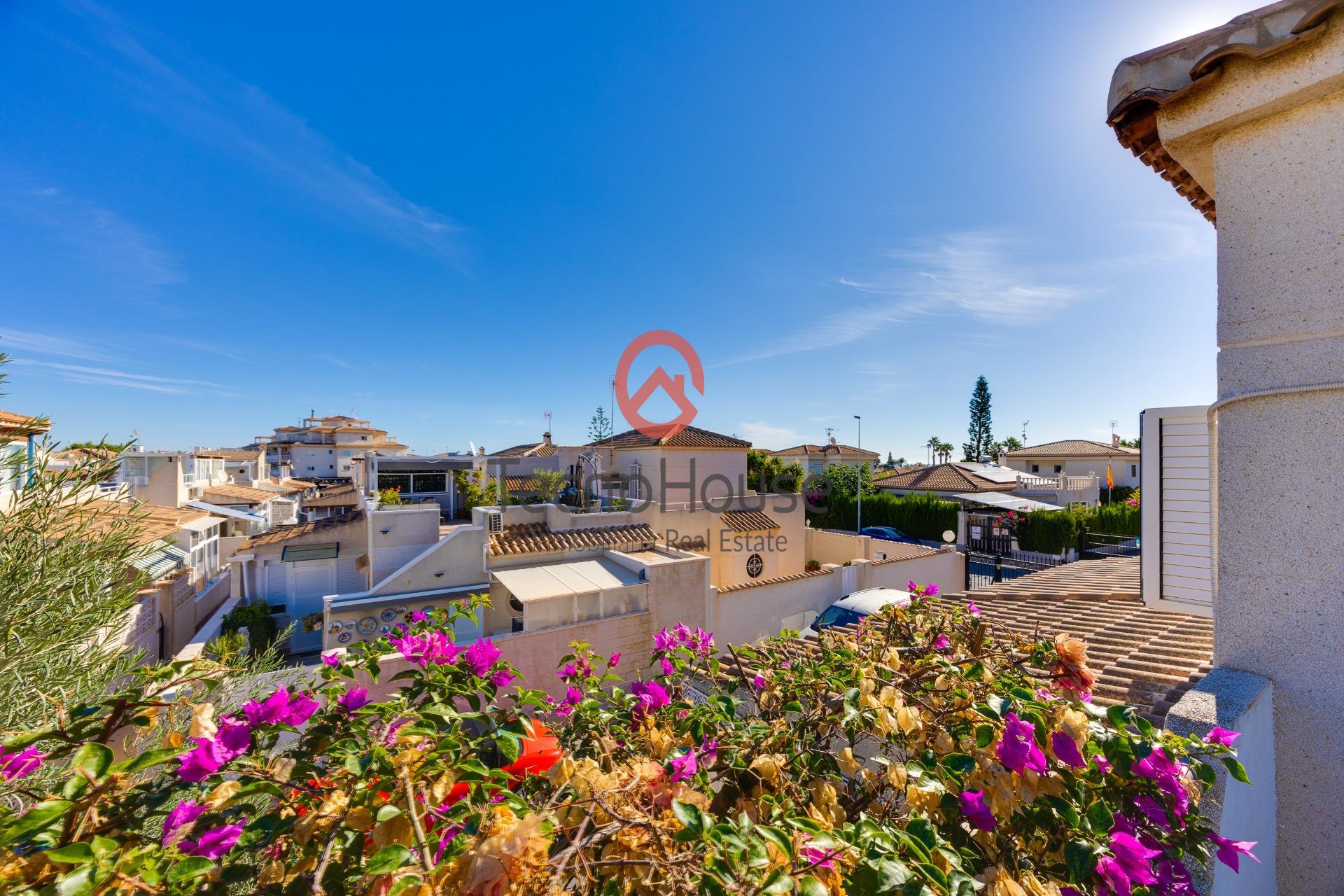 For sale - 3 Bedroom 3 Bathroom Semi Detached in Orihuela Costa - Playa Flamenca  - Alicante