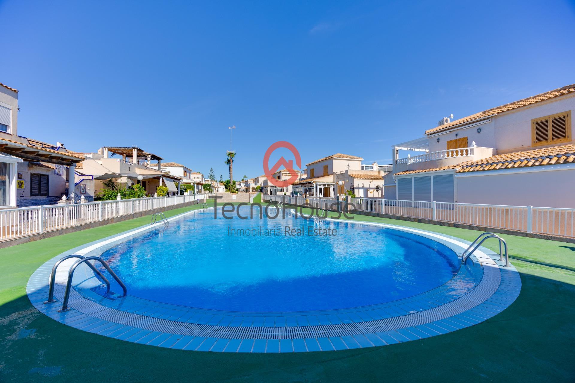 For sale - 3 Bedroom 3 Bathroom Semi Detached in Orihuela Costa - Playa Flamenca  - Alicante