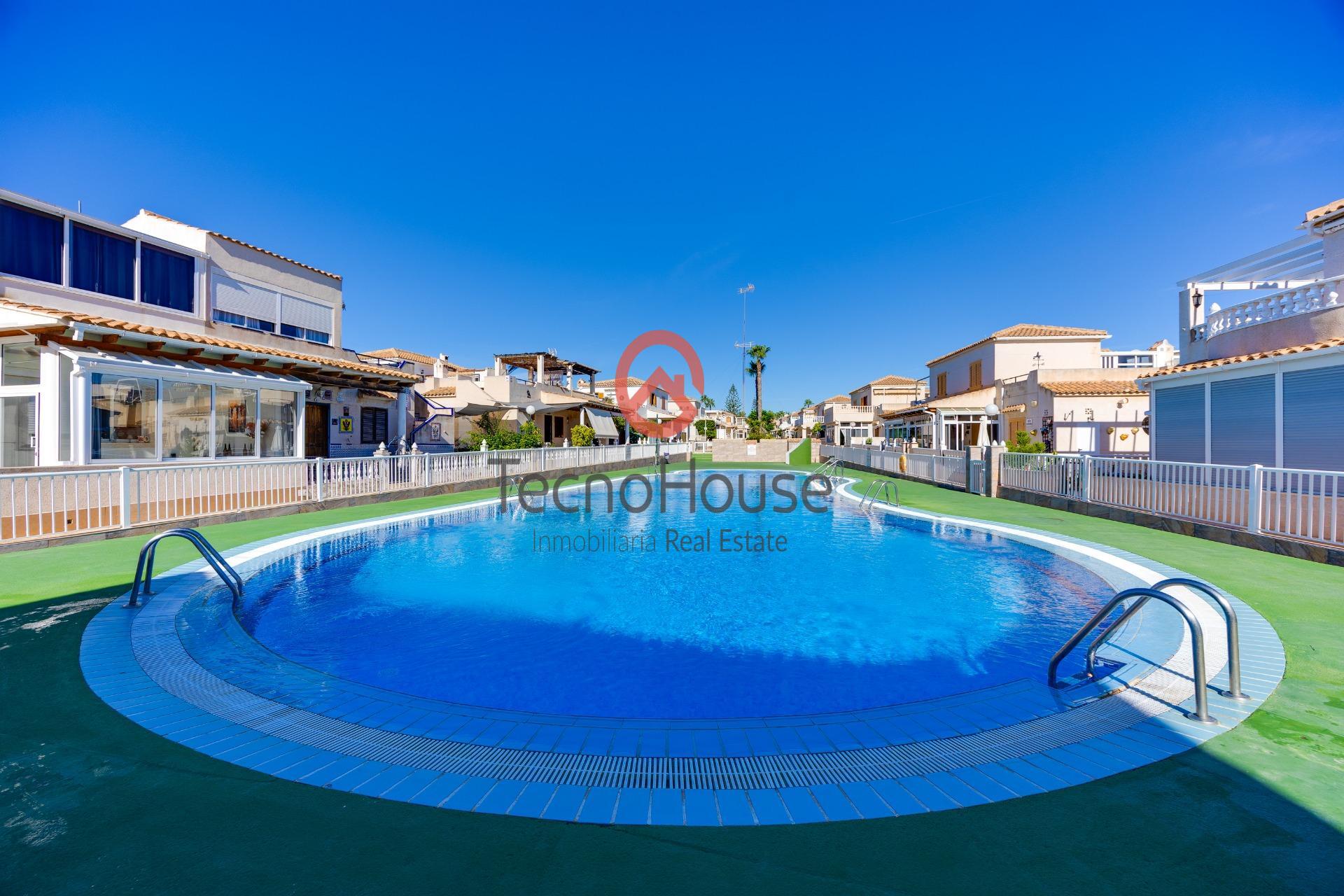 For sale - 3 Bedroom 3 Bathroom Semi Detached in Orihuela Costa - Playa Flamenca  - Alicante
