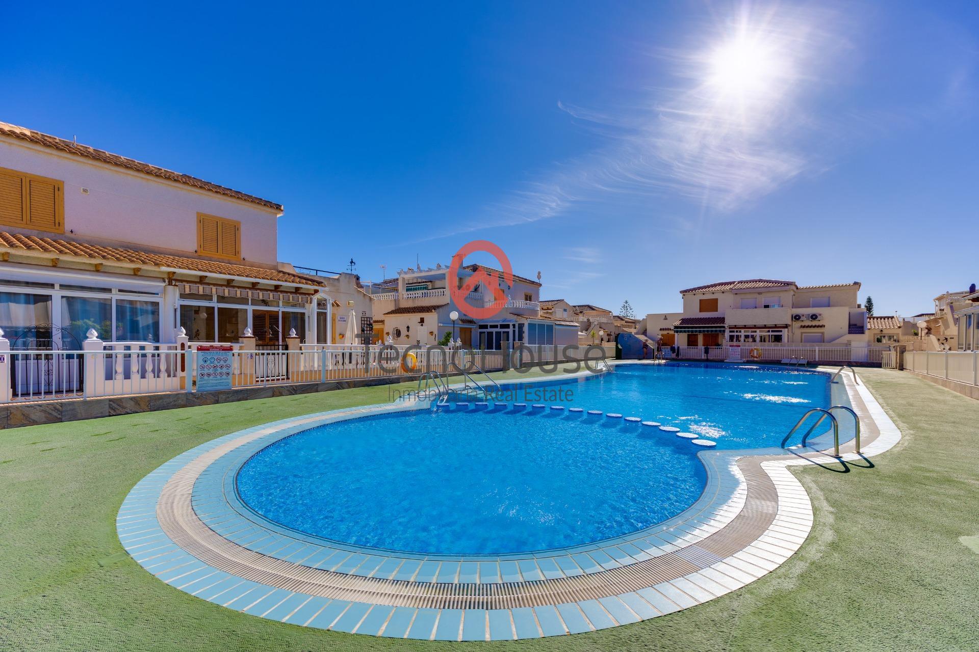 For sale - 3 Bedroom 3 Bathroom Semi Detached in Orihuela Costa - Playa Flamenca  - Alicante