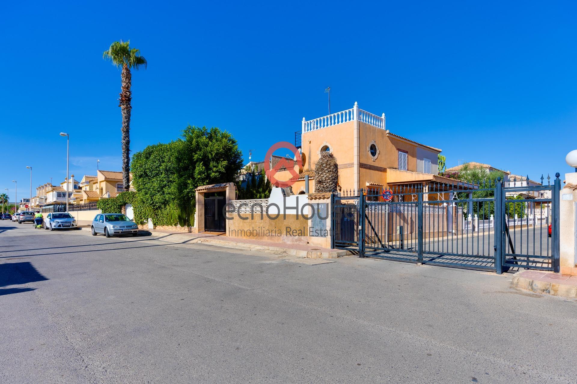 For sale - 3 Bedroom 3 Bathroom Semi Detached in Orihuela Costa - Playa Flamenca  - Alicante