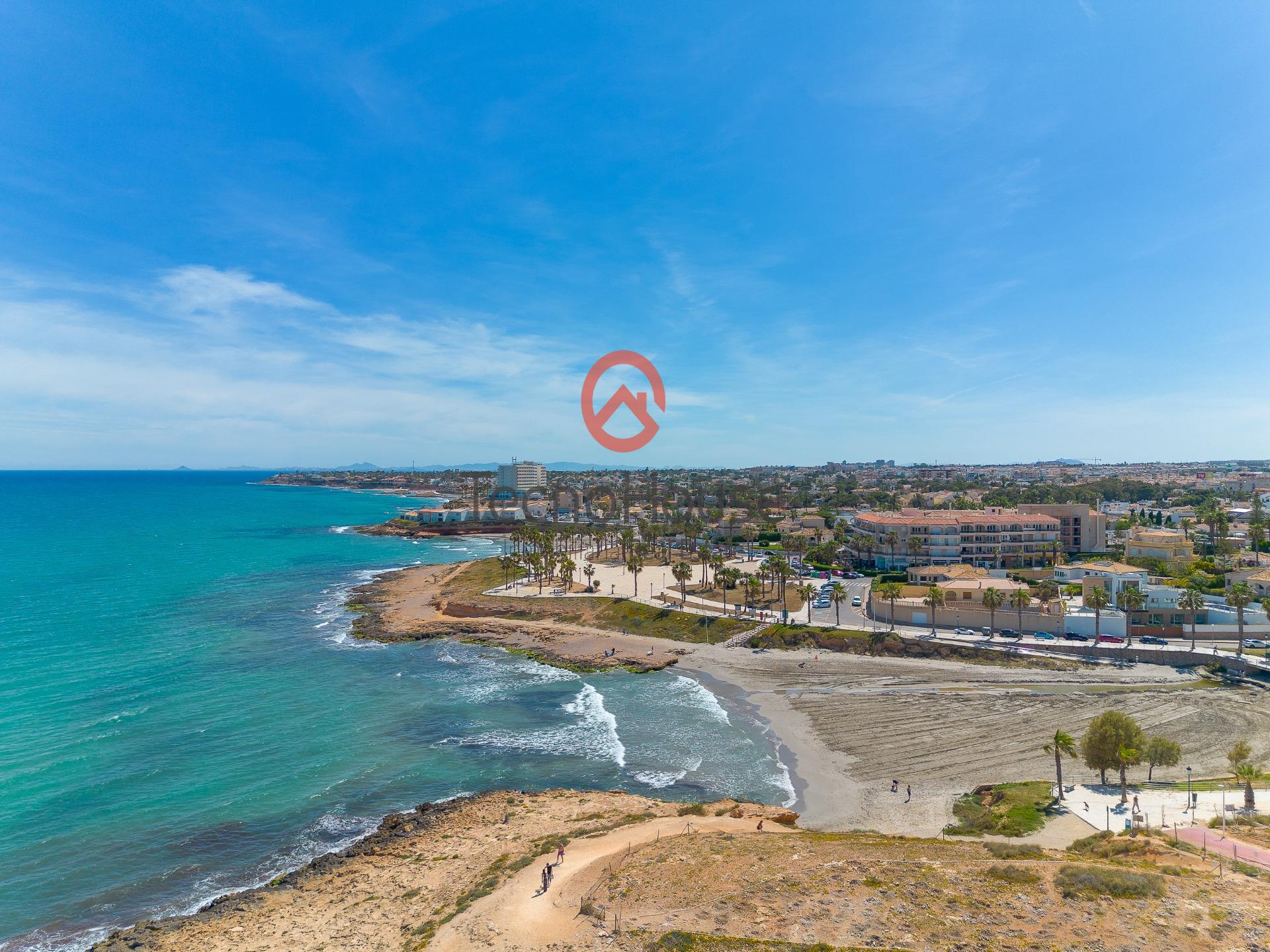 For sale - 3 Bedroom 3 Bathroom Semi Detached in Orihuela Costa - Playa Flamenca  - Alicante