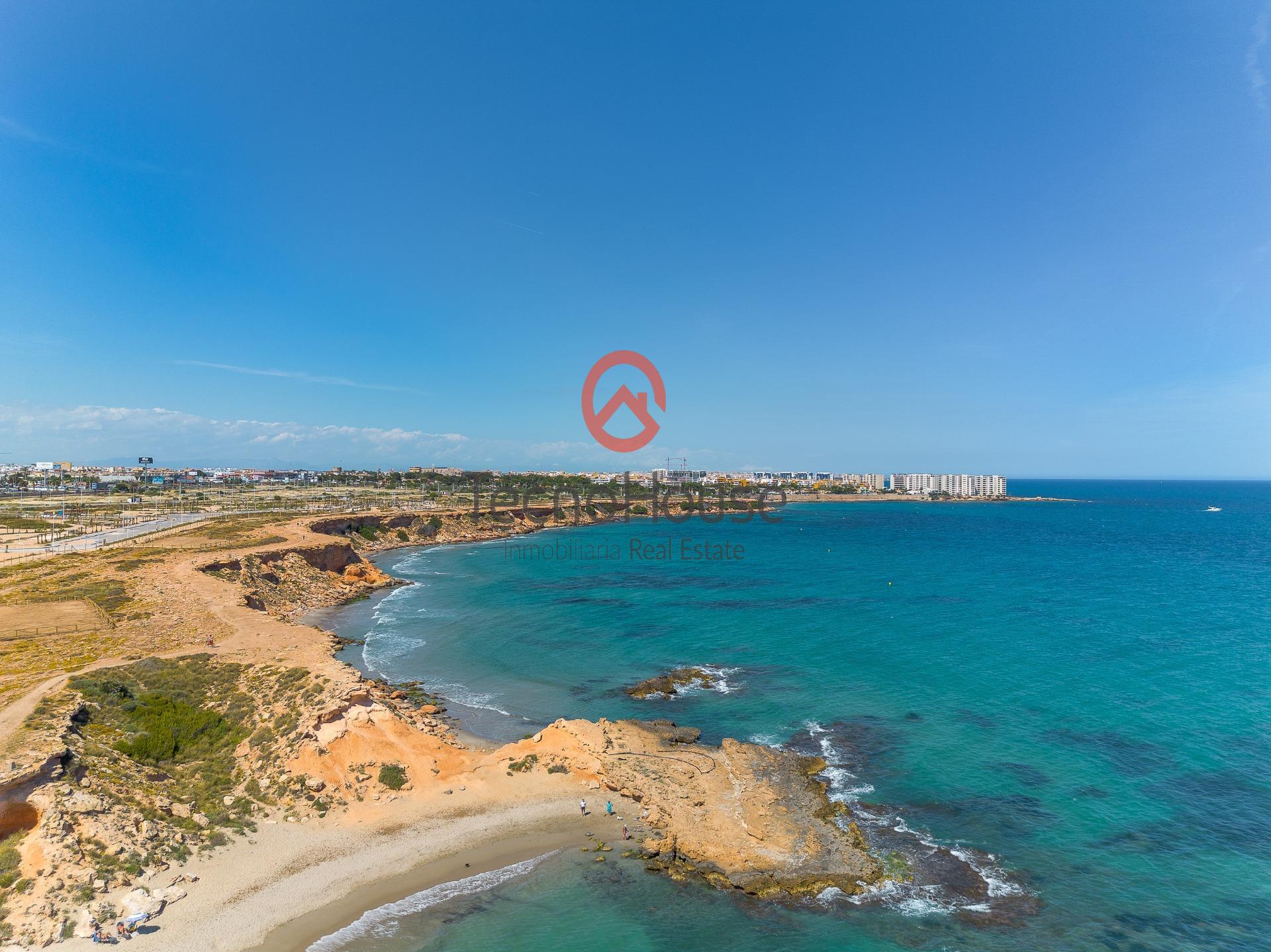 For sale - 3 Bedroom 3 Bathroom Semi Detached in Orihuela Costa - Playa Flamenca  - Alicante