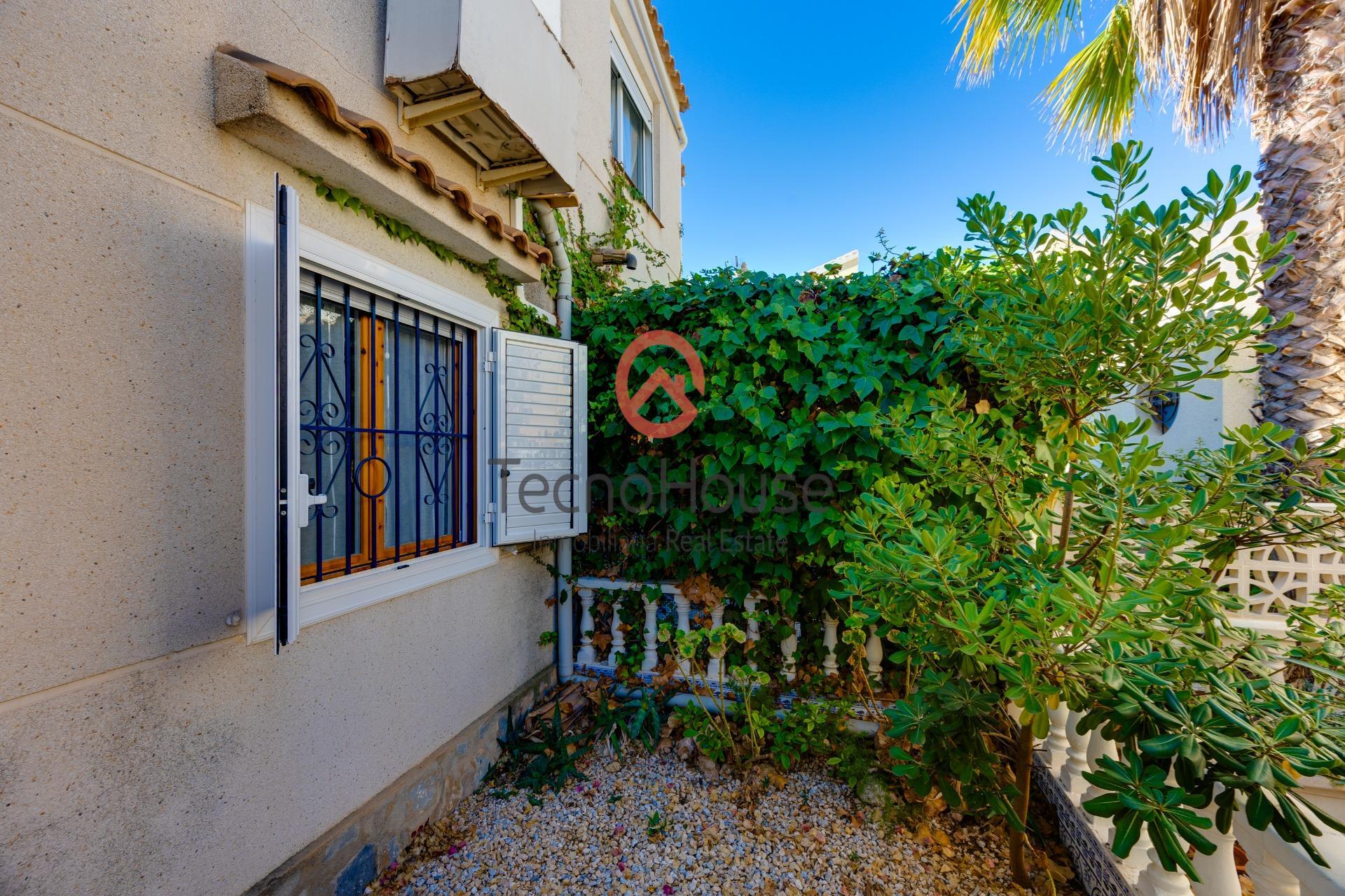 For sale - 3 Bedroom 3 Bathroom Semi Detached in Orihuela Costa - Playa Flamenca  - Alicante