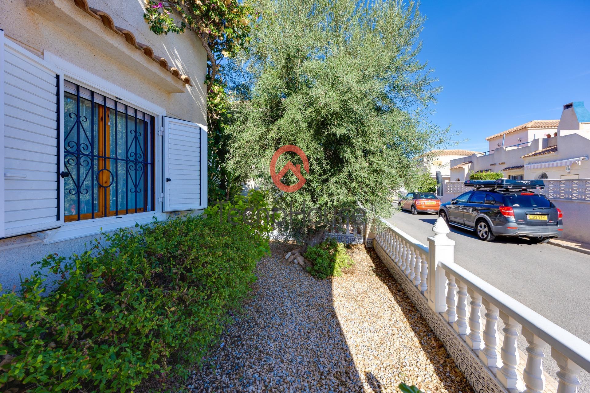 For sale - 3 Bedroom 3 Bathroom Semi Detached in Orihuela Costa - Playa Flamenca  - Alicante