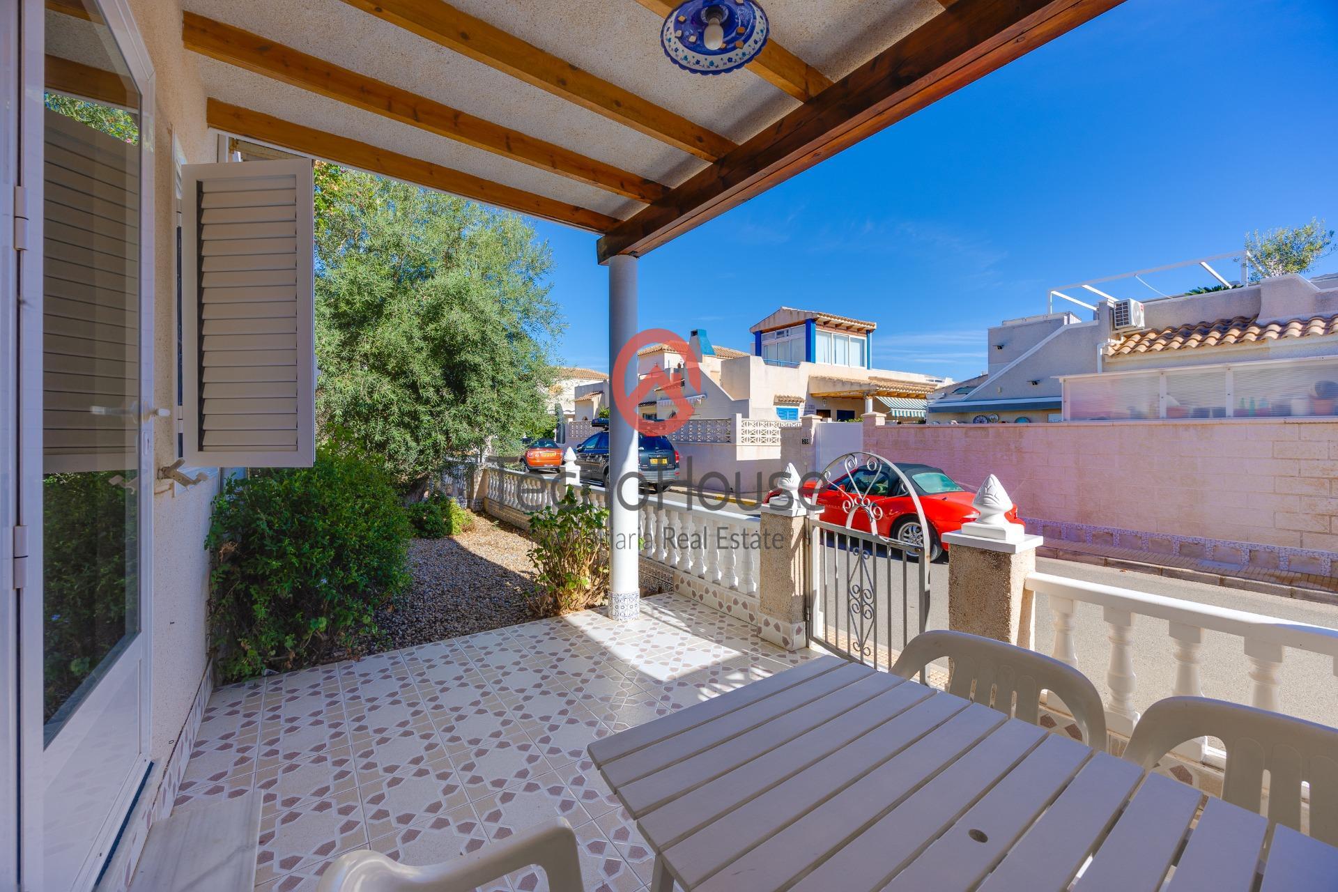 For sale - 3 Bedroom 3 Bathroom Semi Detached in Orihuela Costa - Playa Flamenca  - Alicante