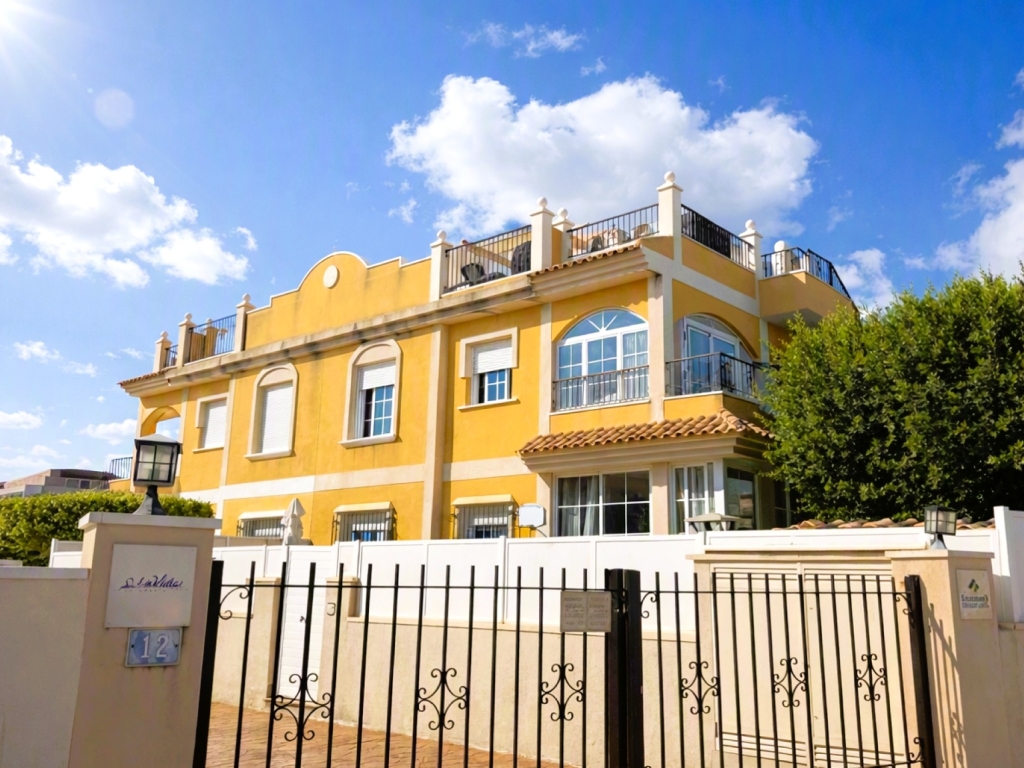 2 Bedroom 1 Bathroom Top Floor Apartment in Lomas De Cabo Roig