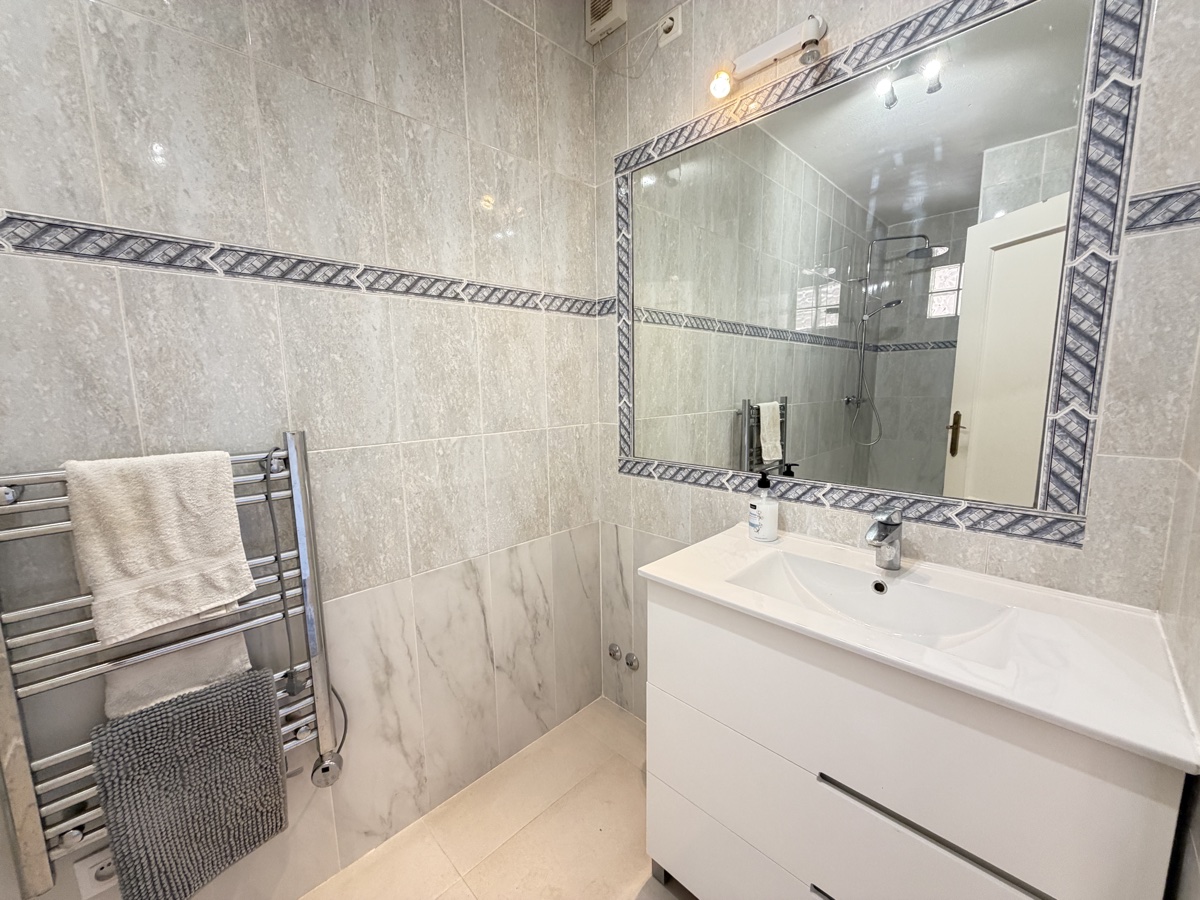 For sale - 3 Bedroom 2 Bathroom Townhouse in La Zenia - , La Zenia, Alicante, Spain - Alicante