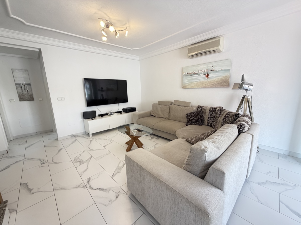 For sale - 5 Bedroom 3 Bathroom Villa in Villamartin - , Villamartin, Alicante, Spain - Alicante
