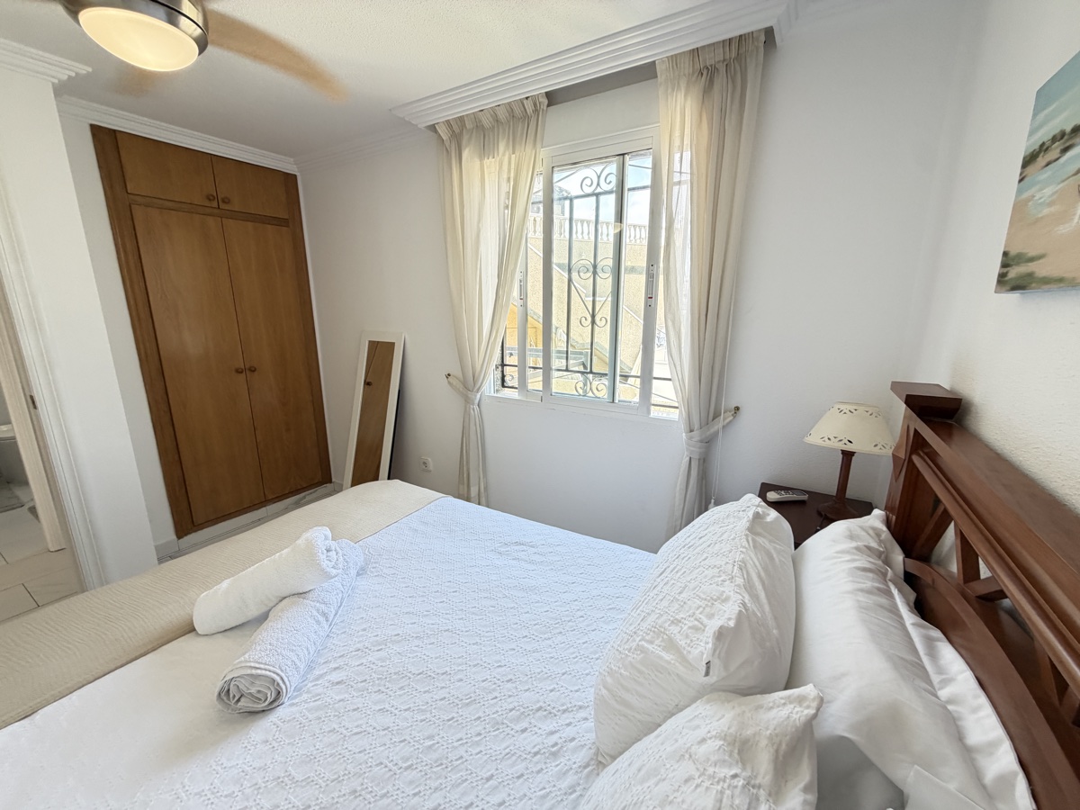For sale - 5 Bedroom 3 Bathroom Villa in Villamartin - , Villamartin, Alicante, Spain - Alicante
