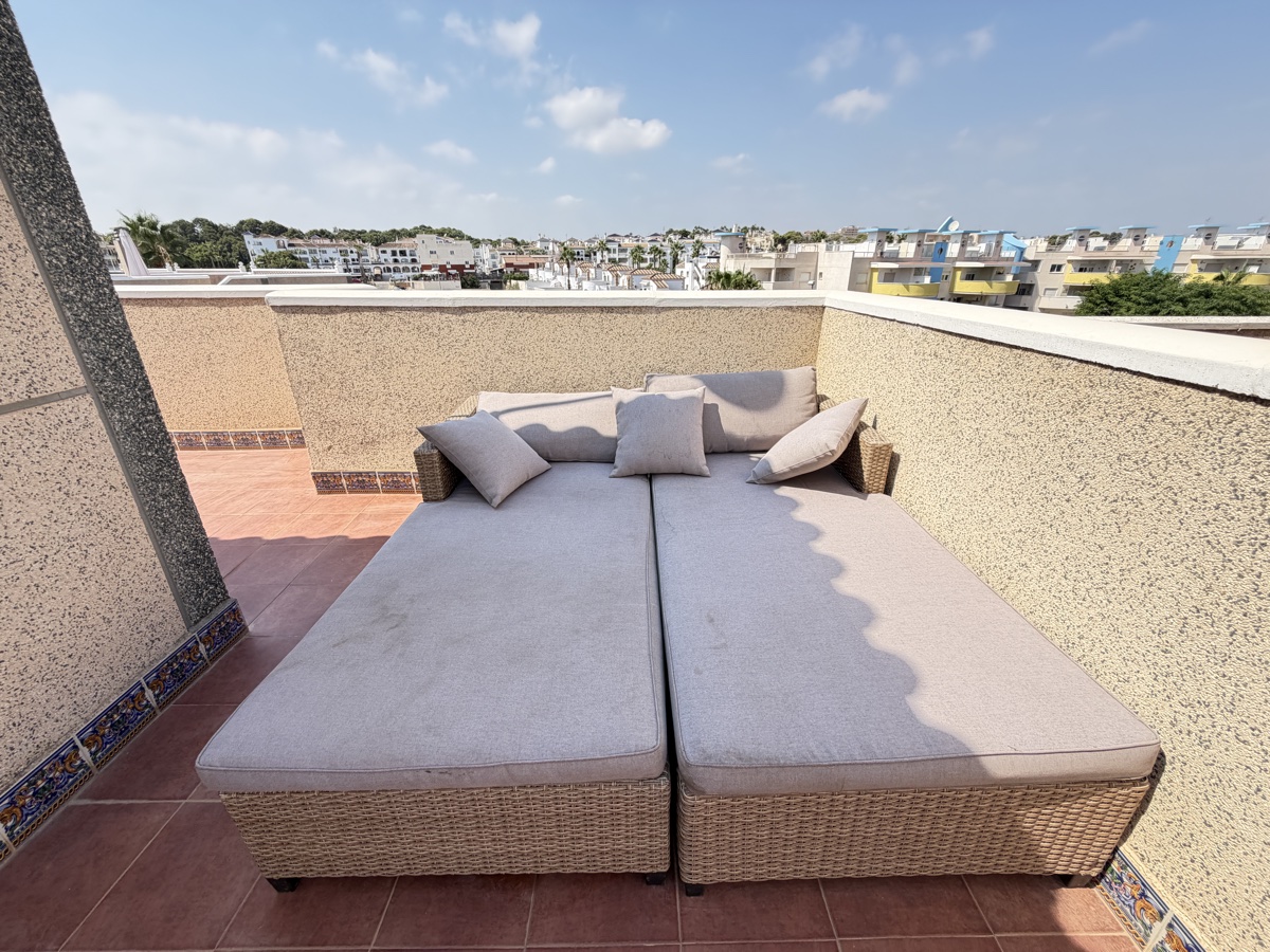 For sale - 5 Bedroom 3 Bathroom Villa in Villamartin - , Villamartin, Alicante, Spain - Alicante