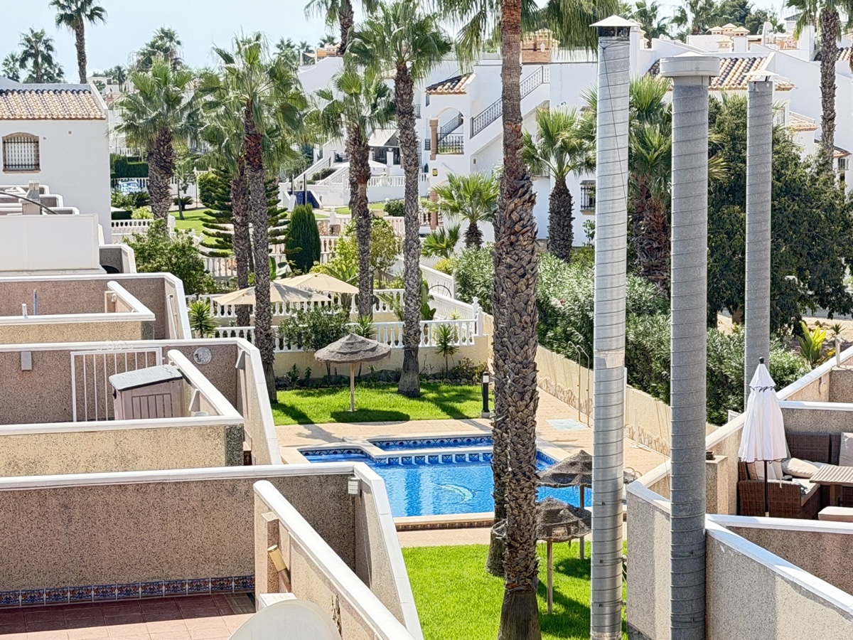 For sale - 5 Bedroom 3 Bathroom Villa in Villamartin - , Villamartin, Alicante, Spain - Alicante